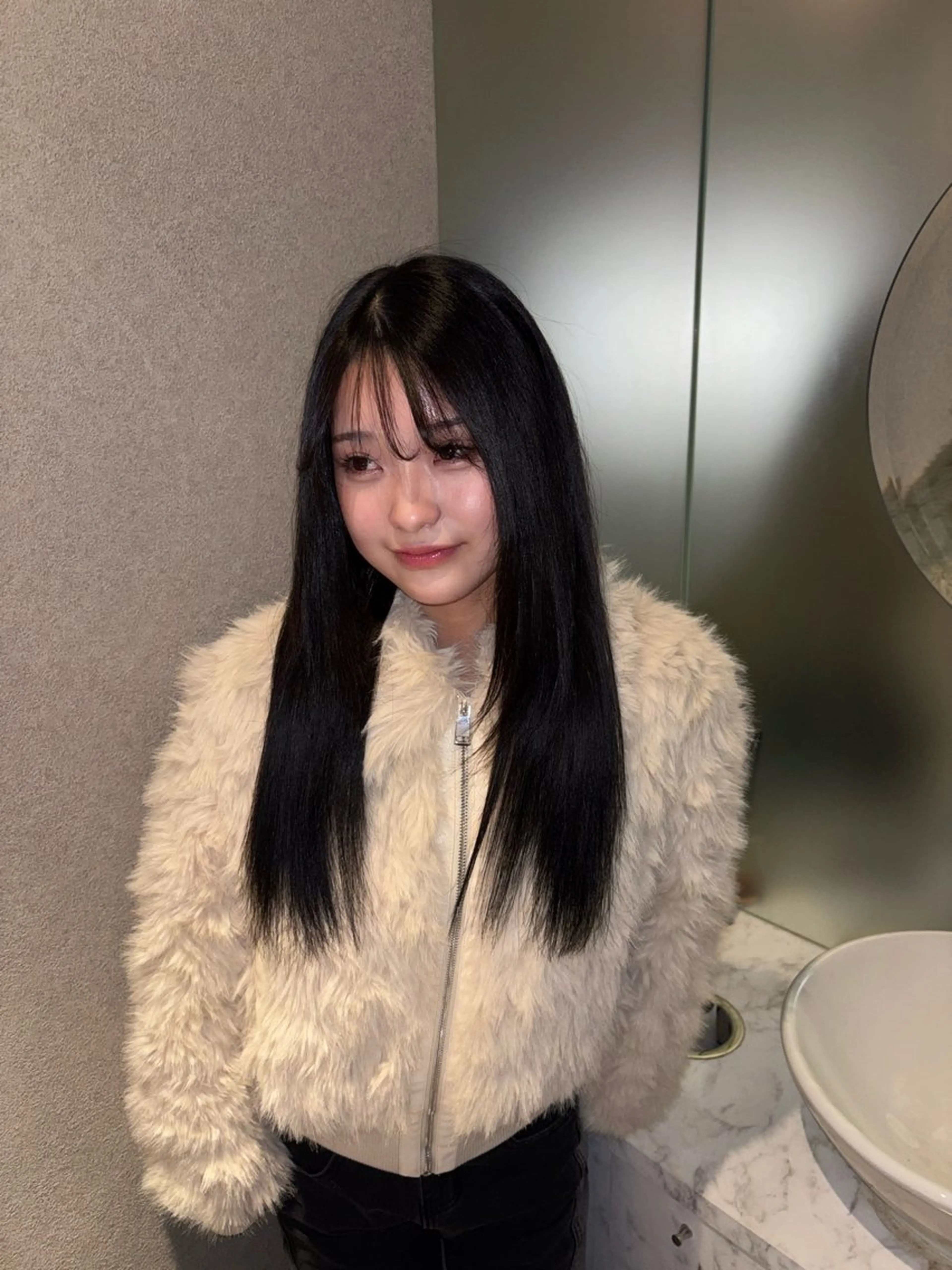 【2月限定🍒】ワンカラー ＋カット+ダメージ補修トリートメント +韓国風ヘアセット✩.*˚の写真