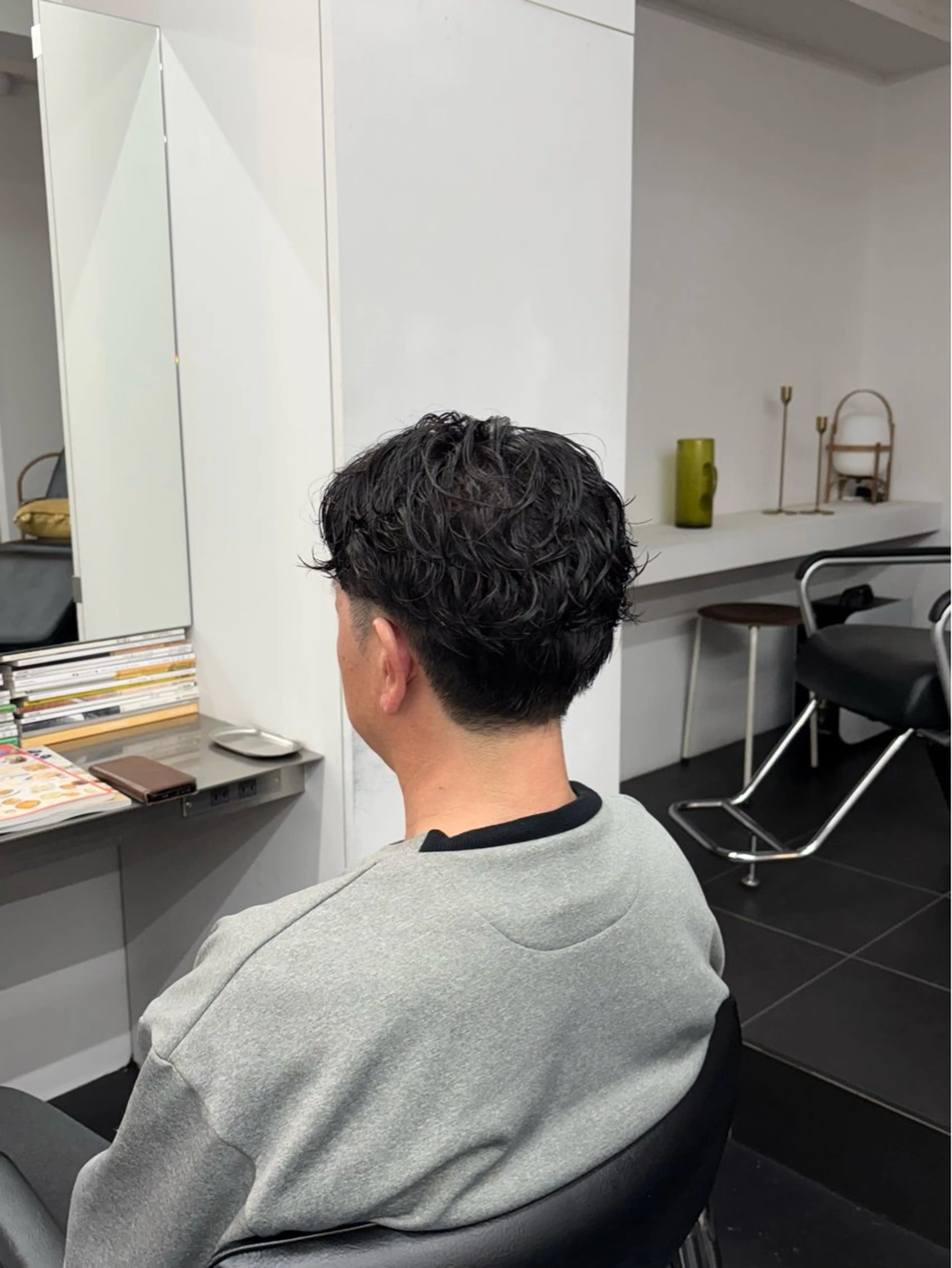 ミディアム パーマ メンズ ミディアムパーマ センターパート メンズパーマ カット パーマ ヤマザキ アヤメ 【シベルバレー横浜】のヘアスタイル