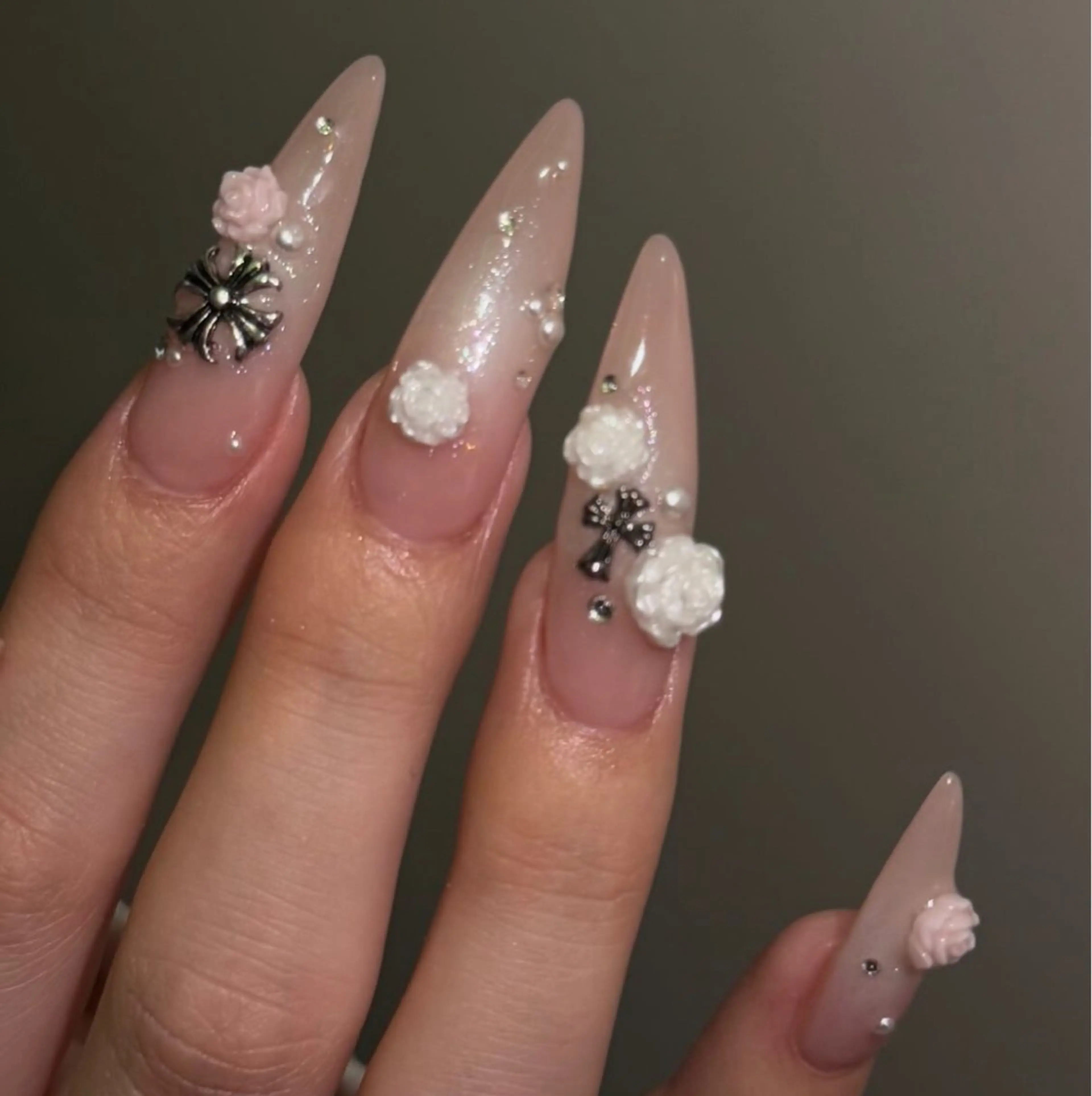 ネイル 長さ出し グラデーション キラキラネイル 韓国ネイル ラメ(グリッター) ハンドネイル ハンドケア Chisa Nail Studio所属・チ サのネイルデザイン