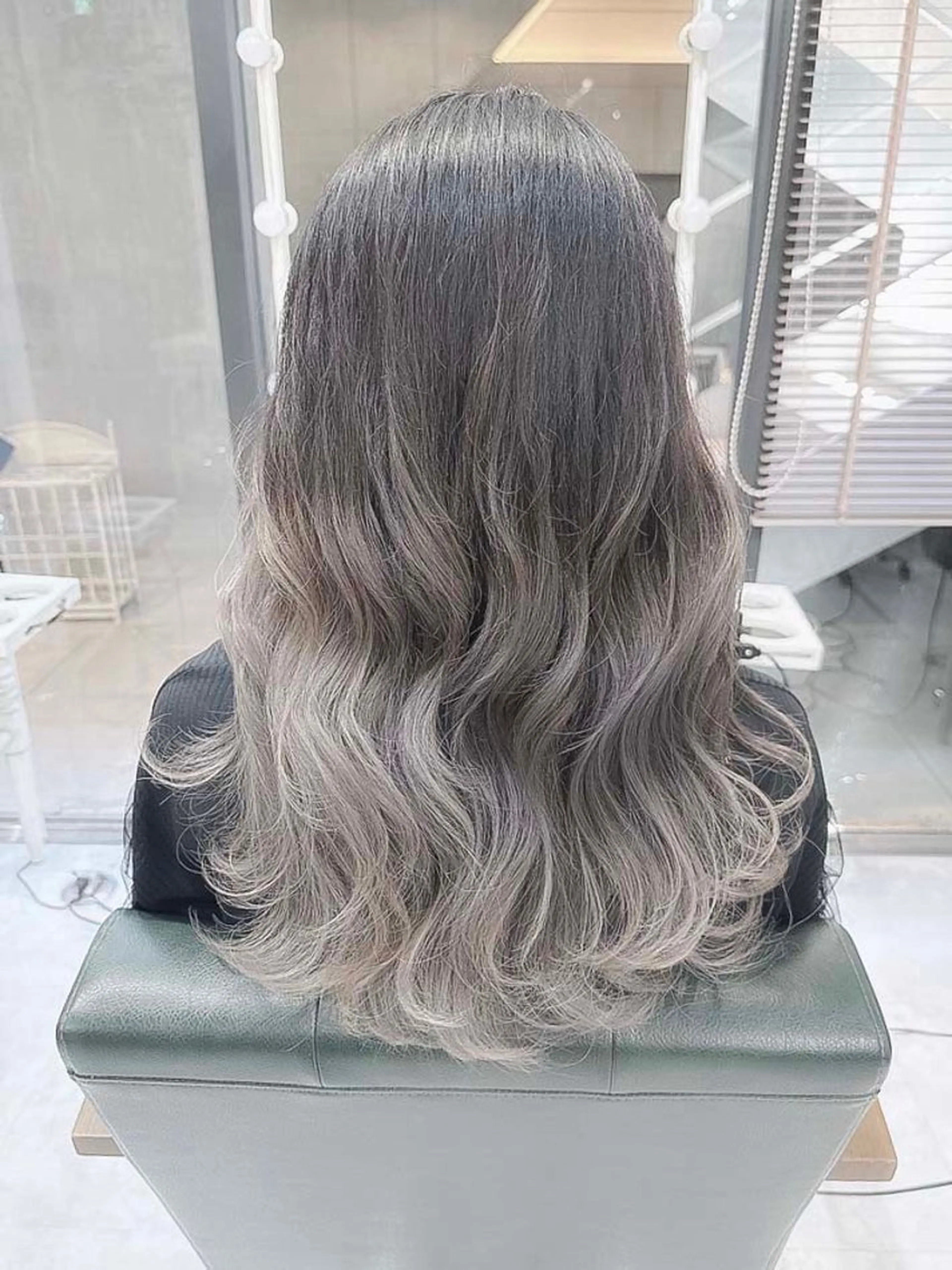 ロング カラー 透明感カラー デザインカラー グラデーションカラー 𝐑𝐈𝐍𝐊𝐀 🐷🖤のヘアスタイル