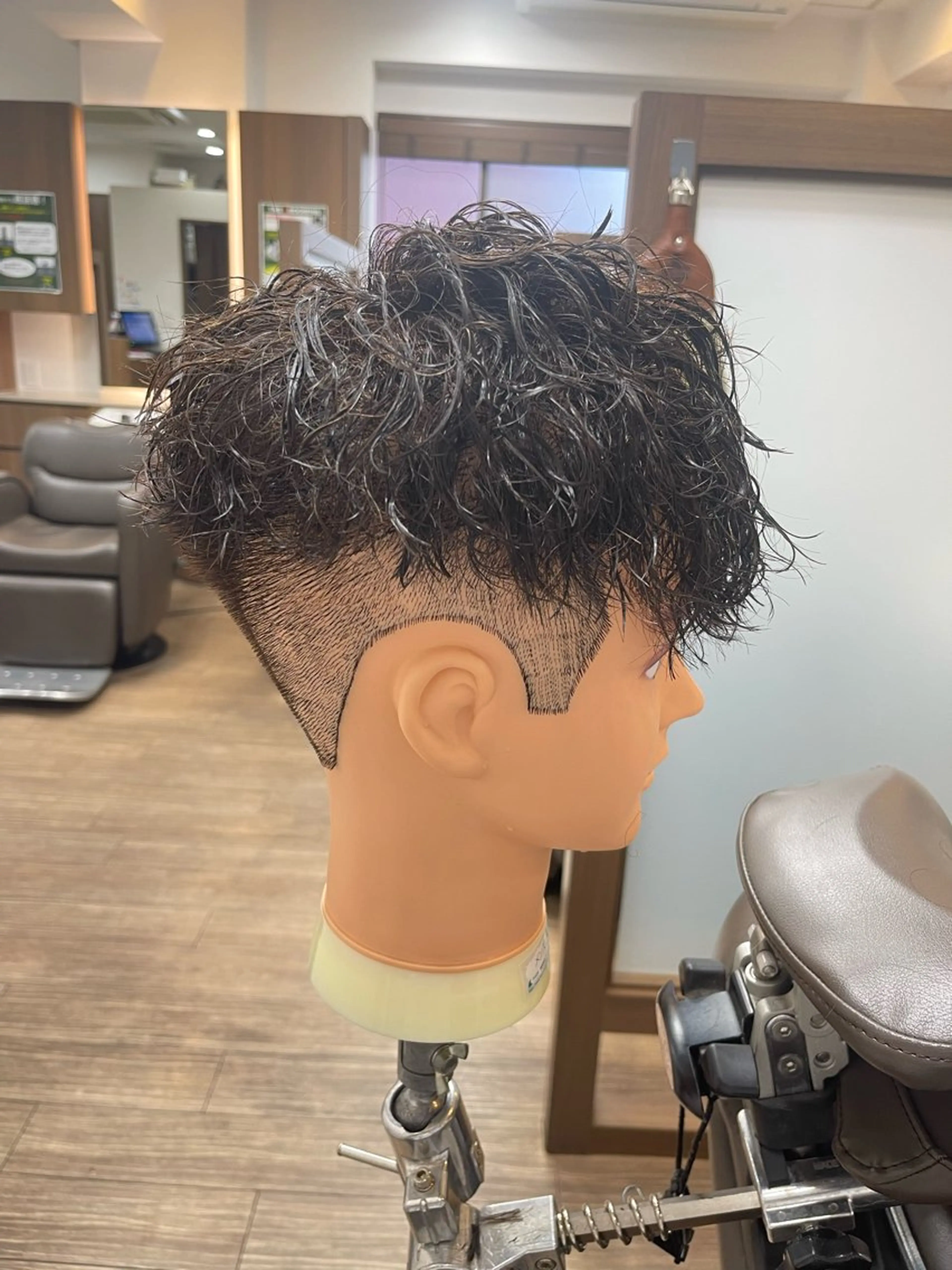 ミディアム 前田 幹太【水道橋店】のヘアスタイル