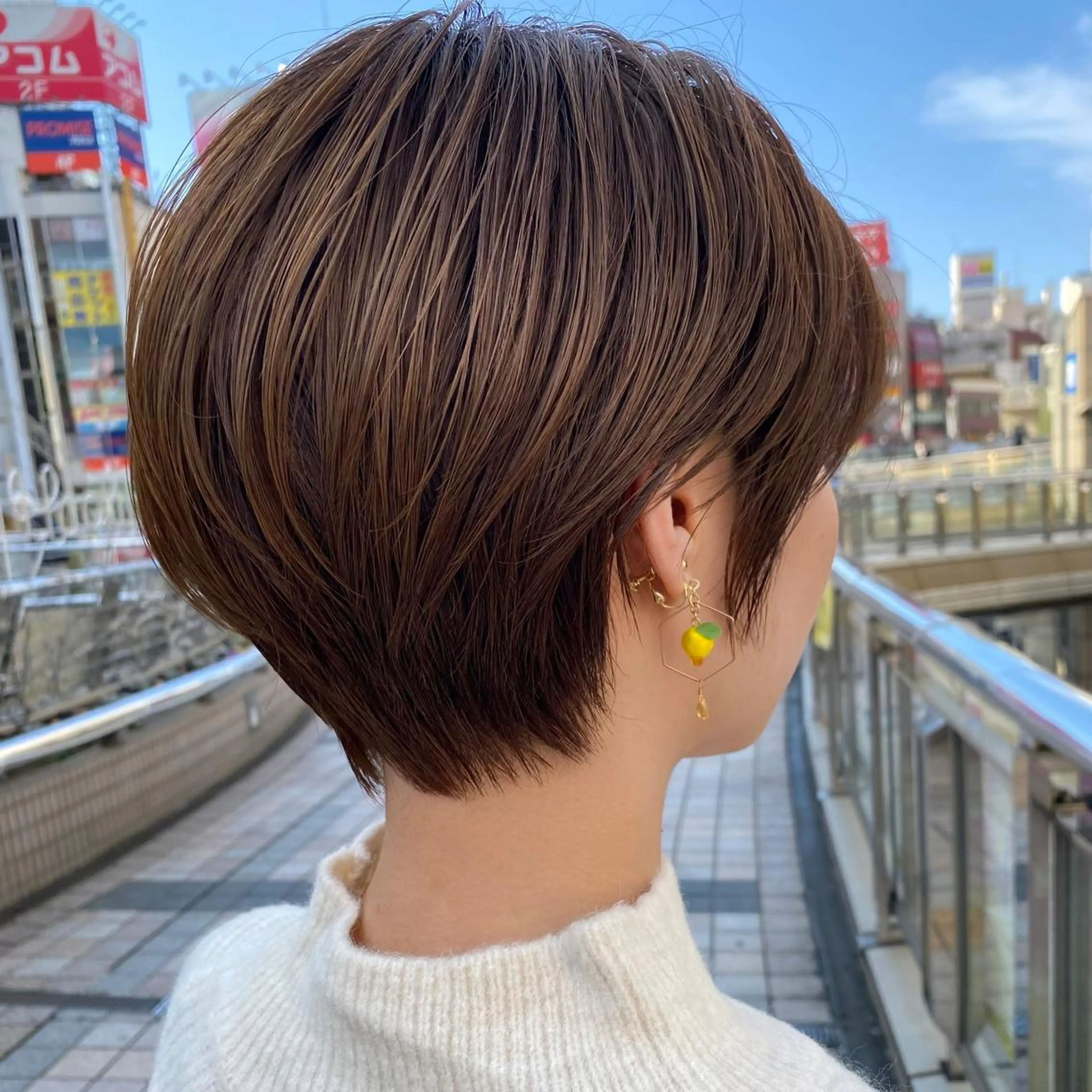 ショート ショートヘア ハイトーンカラー✨️ Amiのヘアスタイル