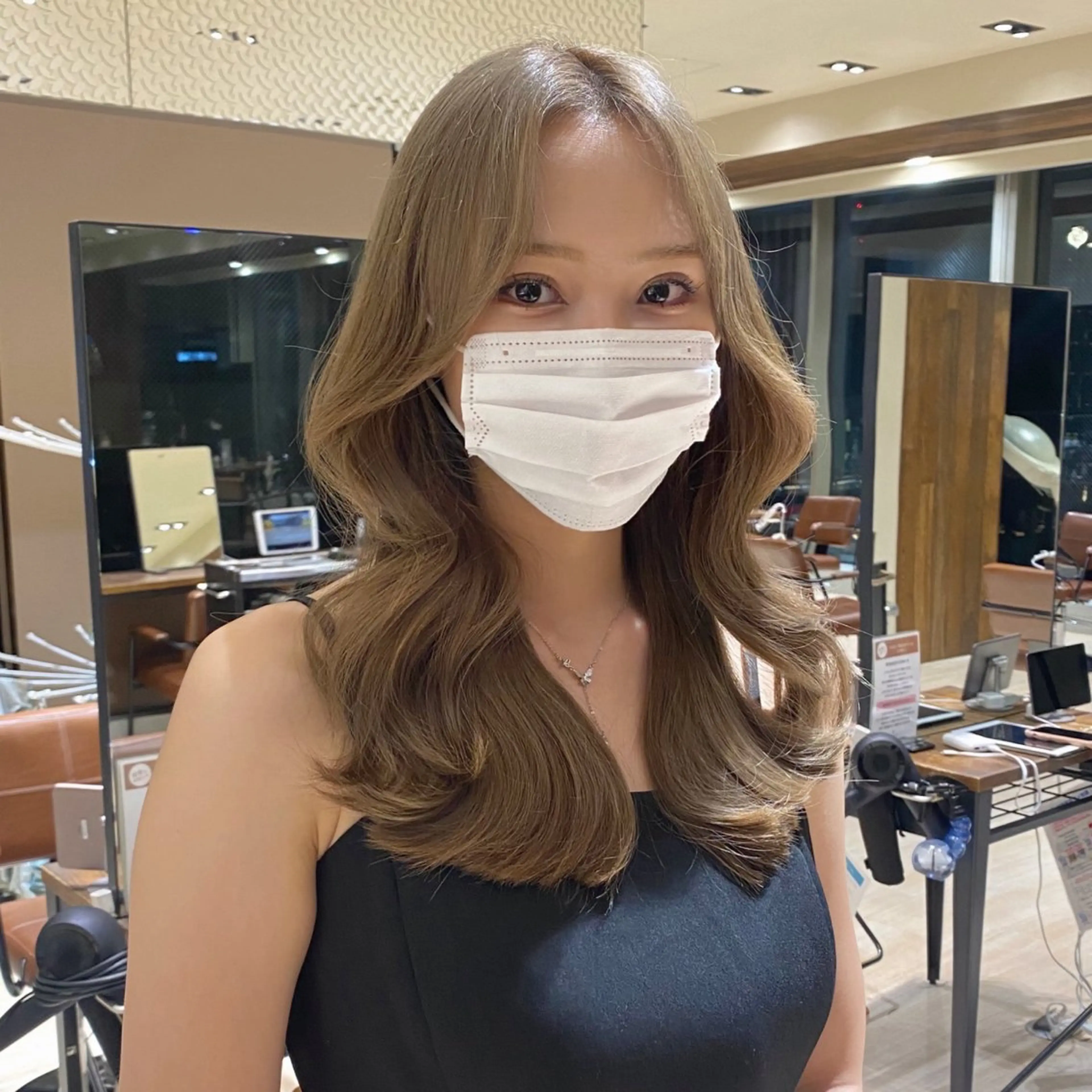 セミロング カラー レイヤー/顔周り /透明感🩶高橋大のヘアスタイル