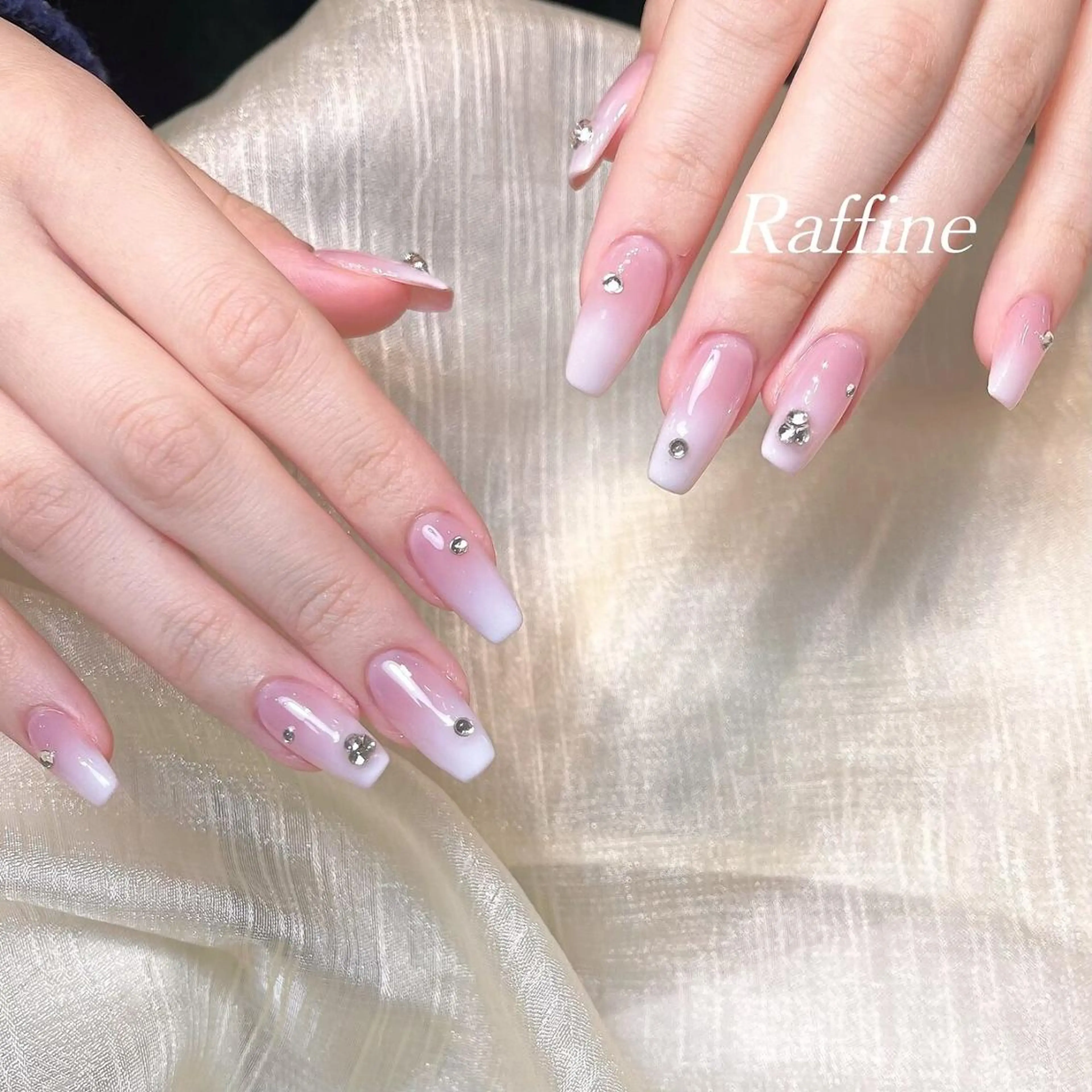 ネイル ハンドネイル RAFFINE haru🦋🩵のネイルデザイン