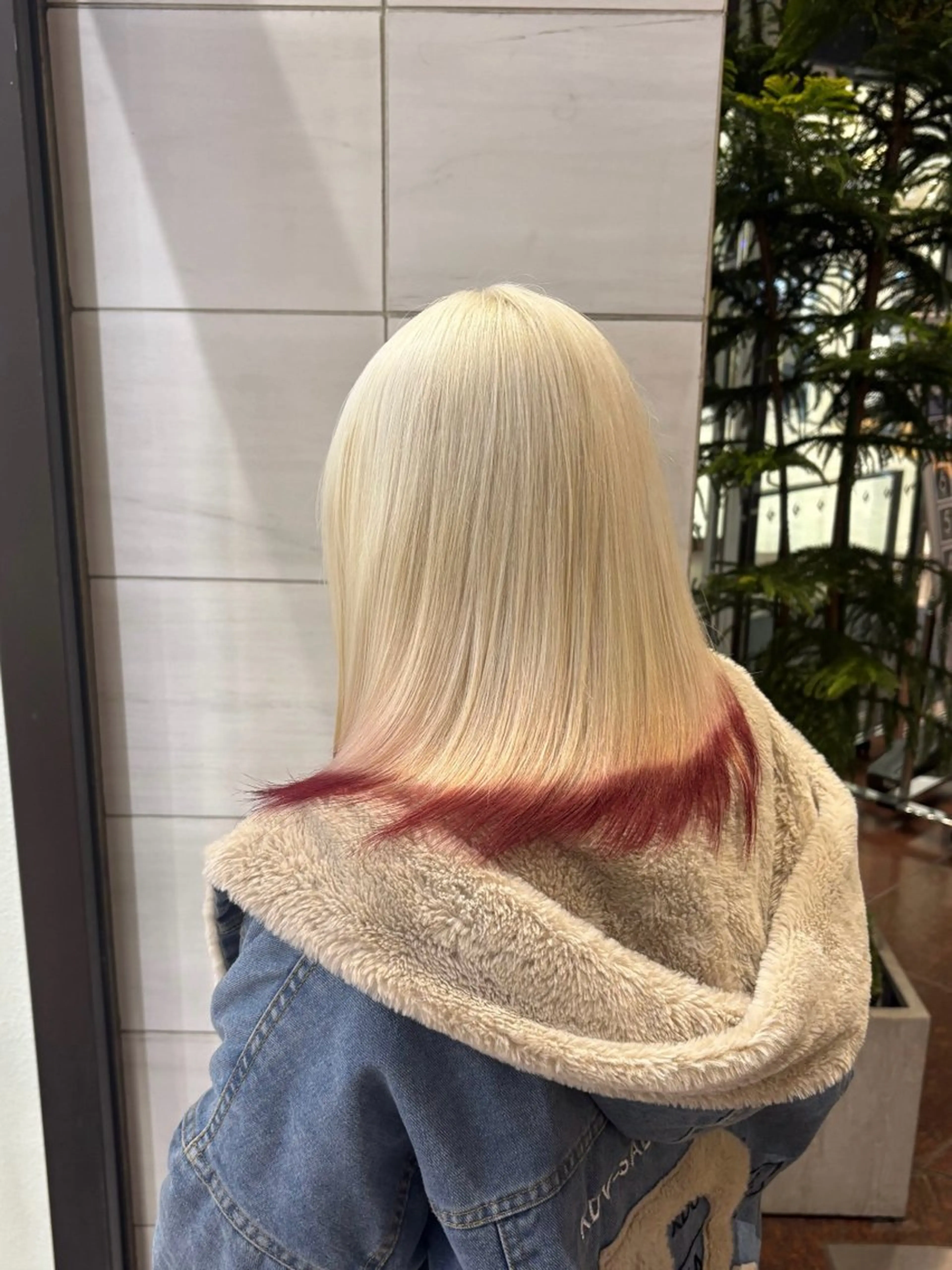 ミディアム カラー ブロンド ボルドーカラー ホワイトブロンド ヘアカラー ハイトーン/ブリーチ /hikaruのヘアスタイル