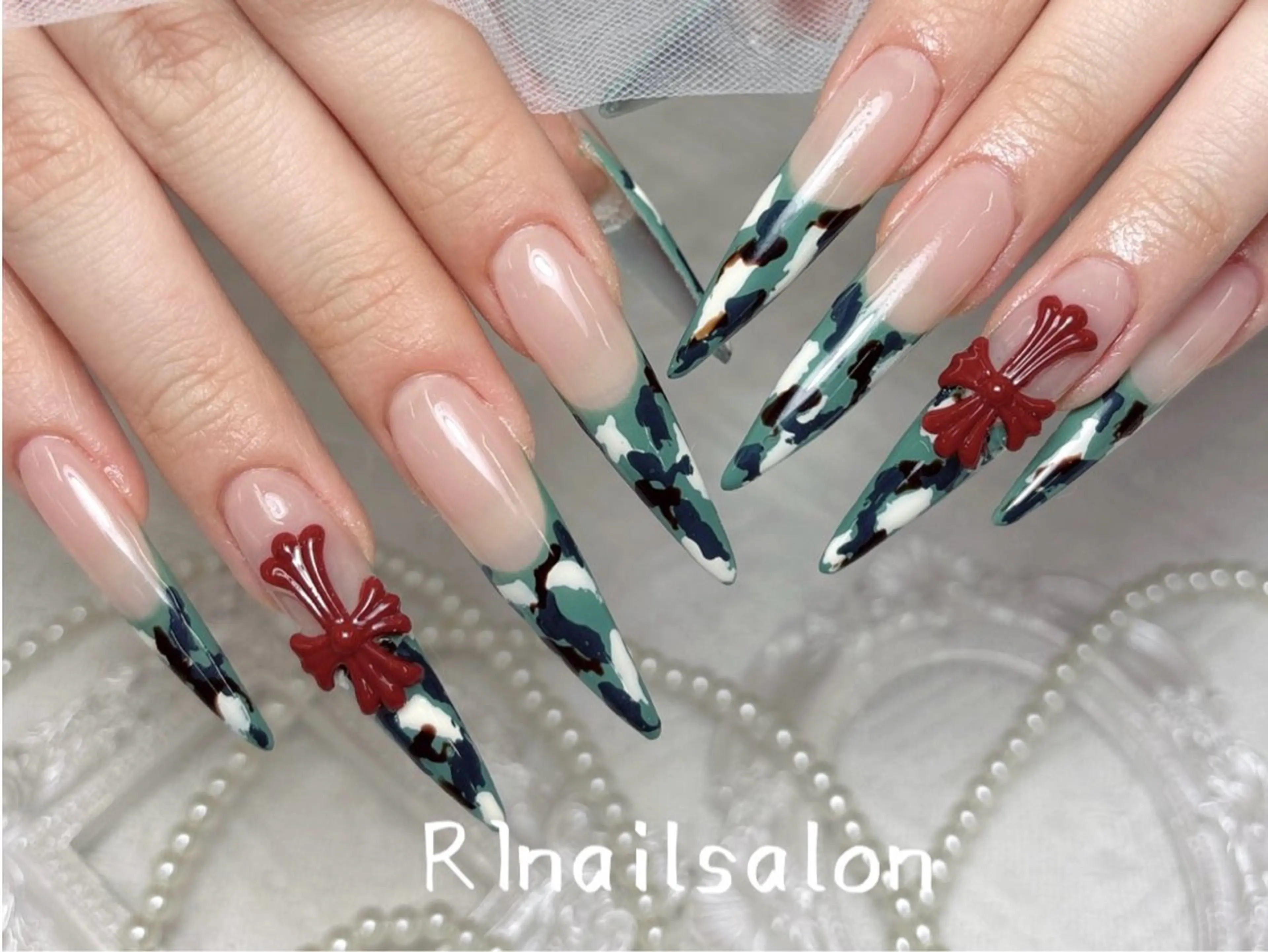 ネイル ジェルネイル 韓国ネイル マグネットネイル 持ち込み ワンカラーネイル ハンドネイル ハンドケア R1🎀Nail💕 池袋東口店のネイルデザイン