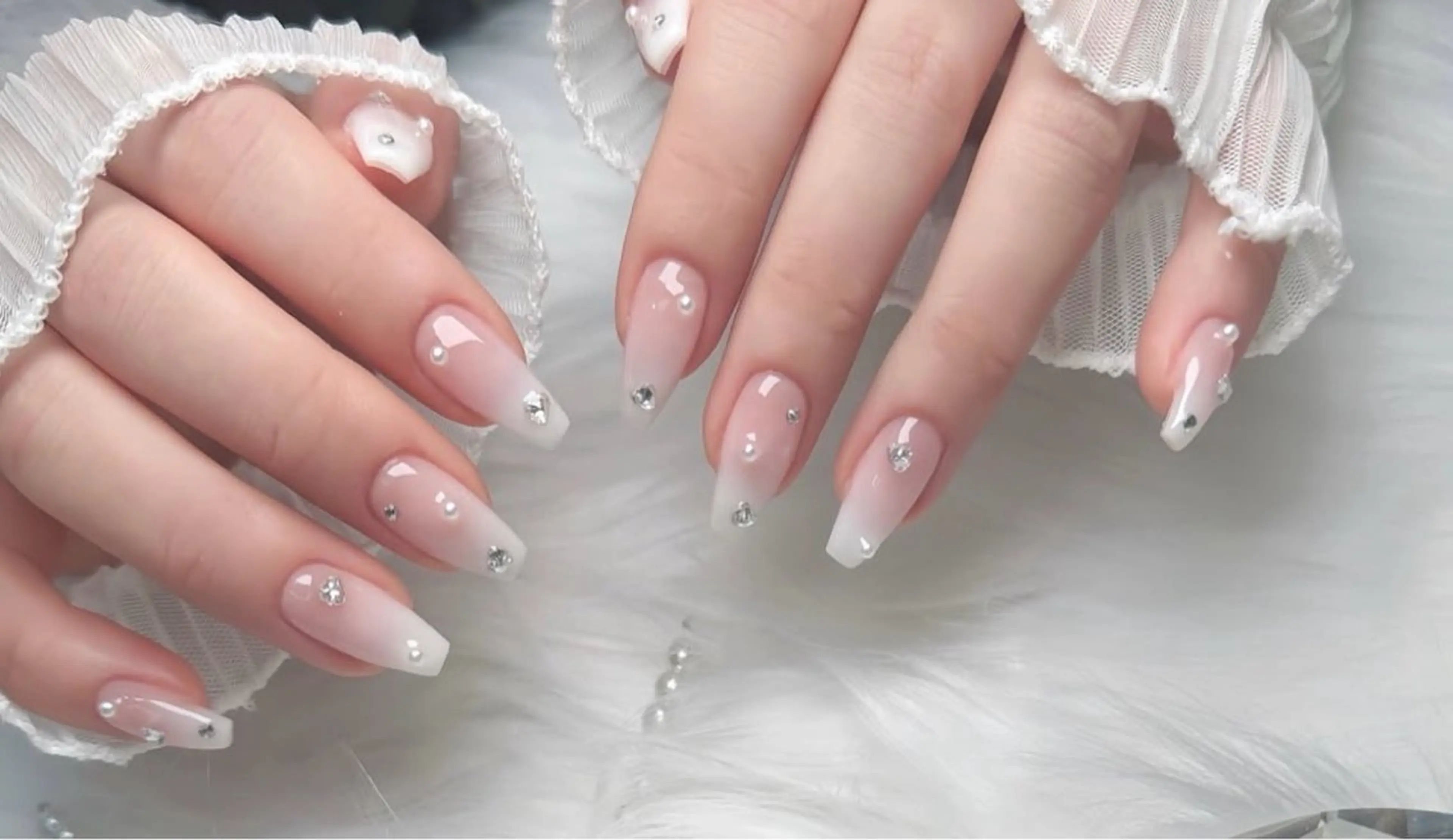 ネイル アートネイル ジェルネイル グラデーション キラキラネイル 韓国ネイル ハンドネイル MIYU．nail Mariaのネイルデザイン