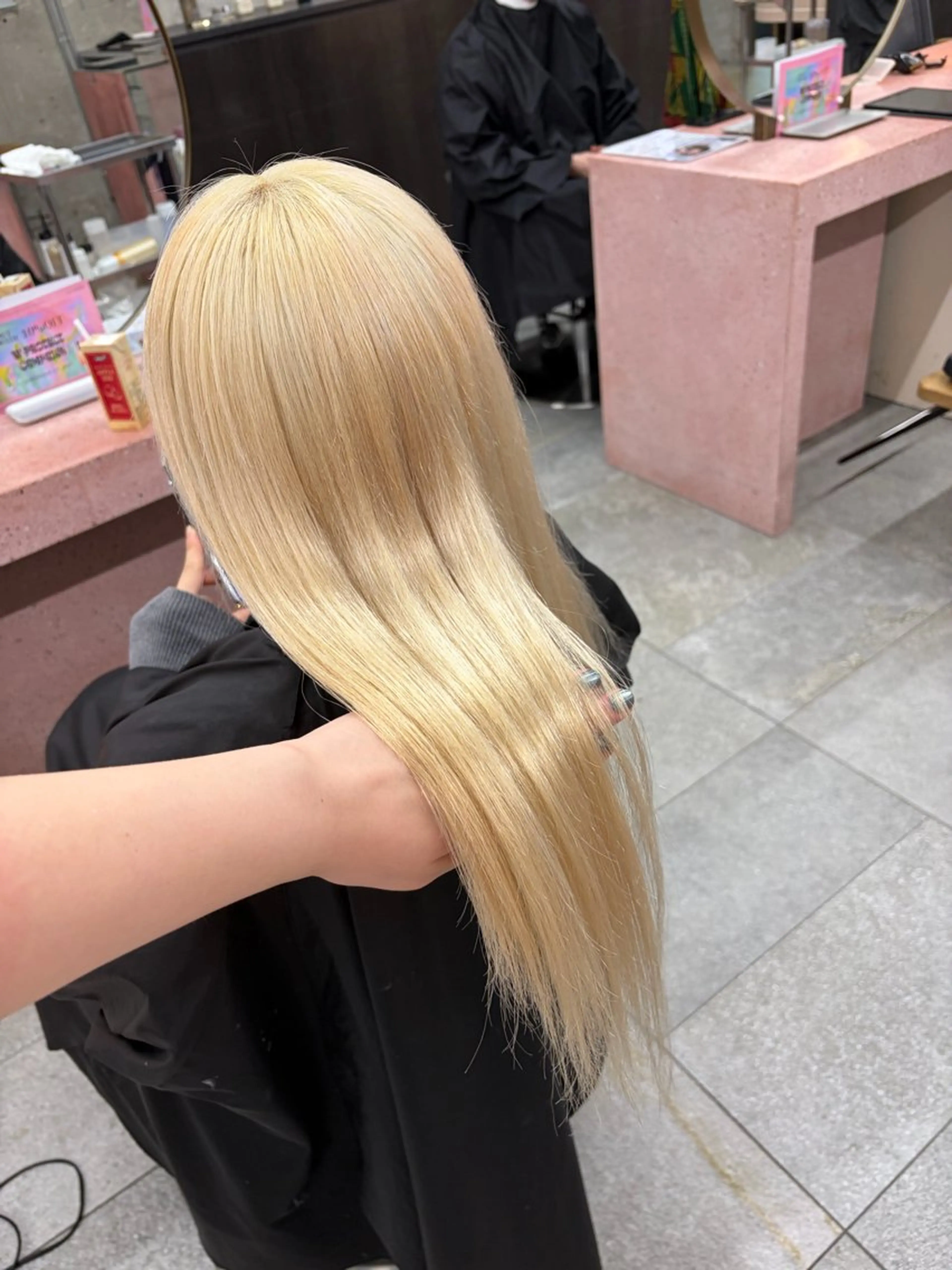 セミロング カット ヘアカラー トリートメント 鈴木瑛里／ブロンド ベージュ／男女のヘアスタイル