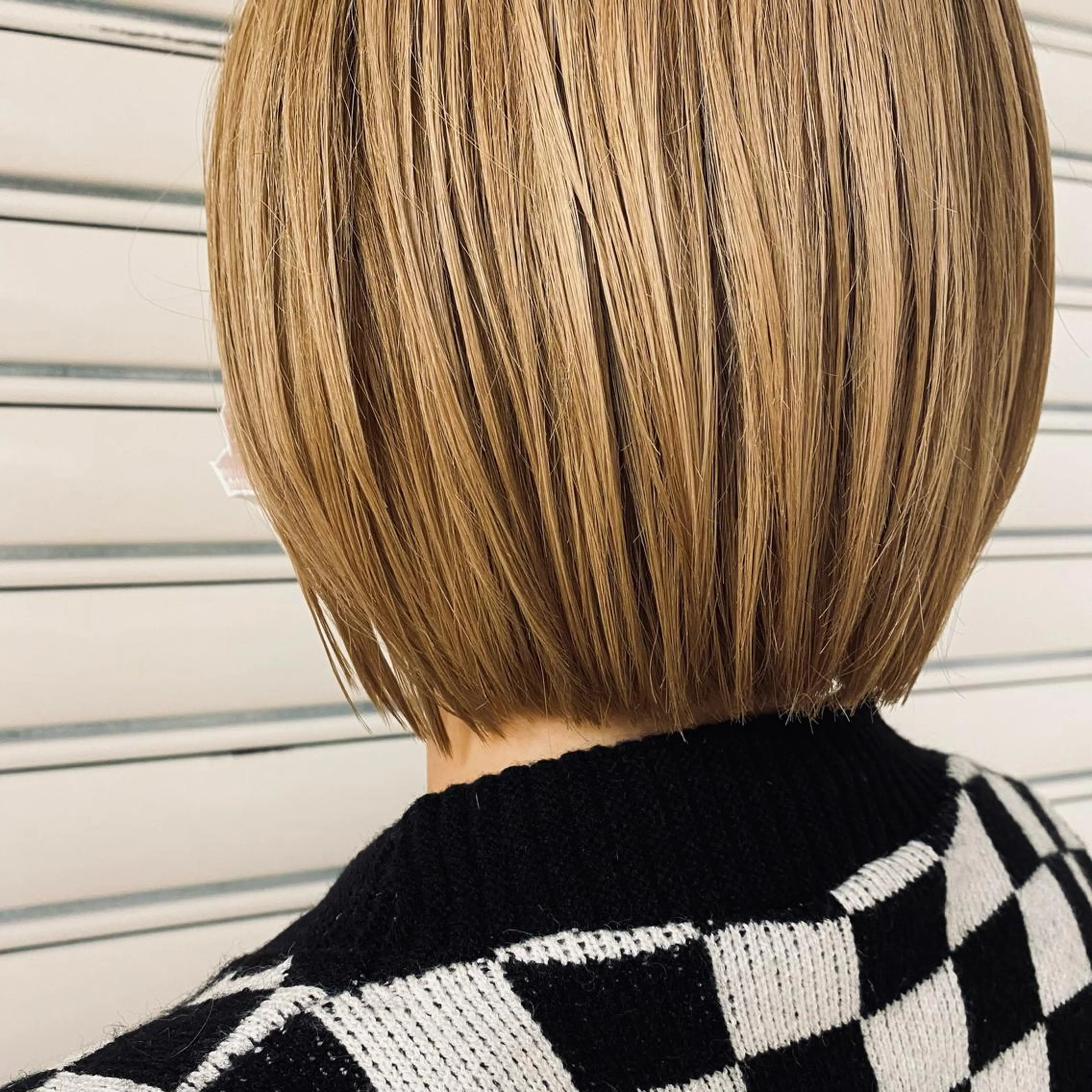 ショート カラー ボブ 佐藤 彩香のヘアスタイル