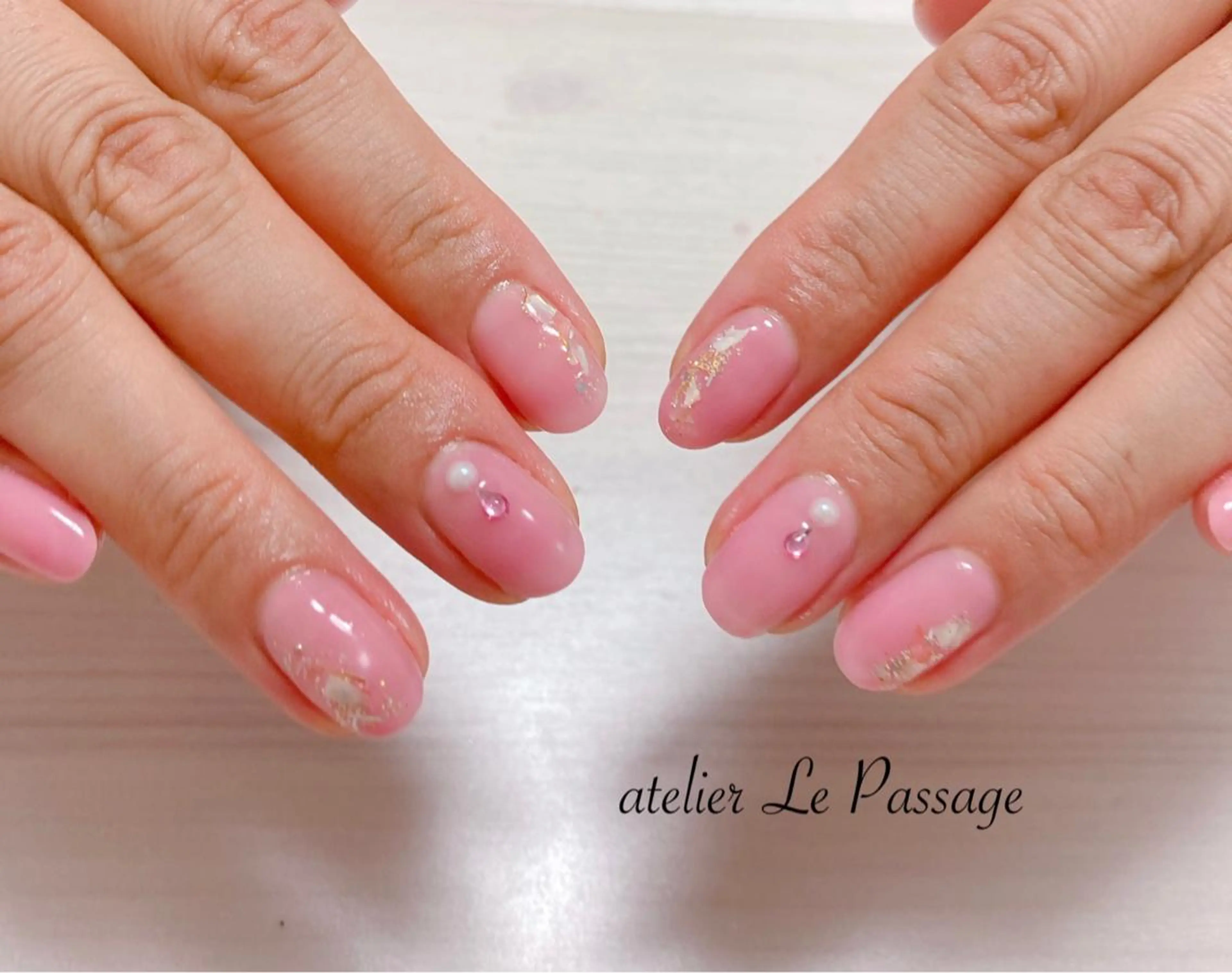 ネイル ジェルネイル キラキラネイル ニュアンスネイル オフィスネイル パラジェル Atelier Le Passage所属・h nakatsukaのネイルデザイン