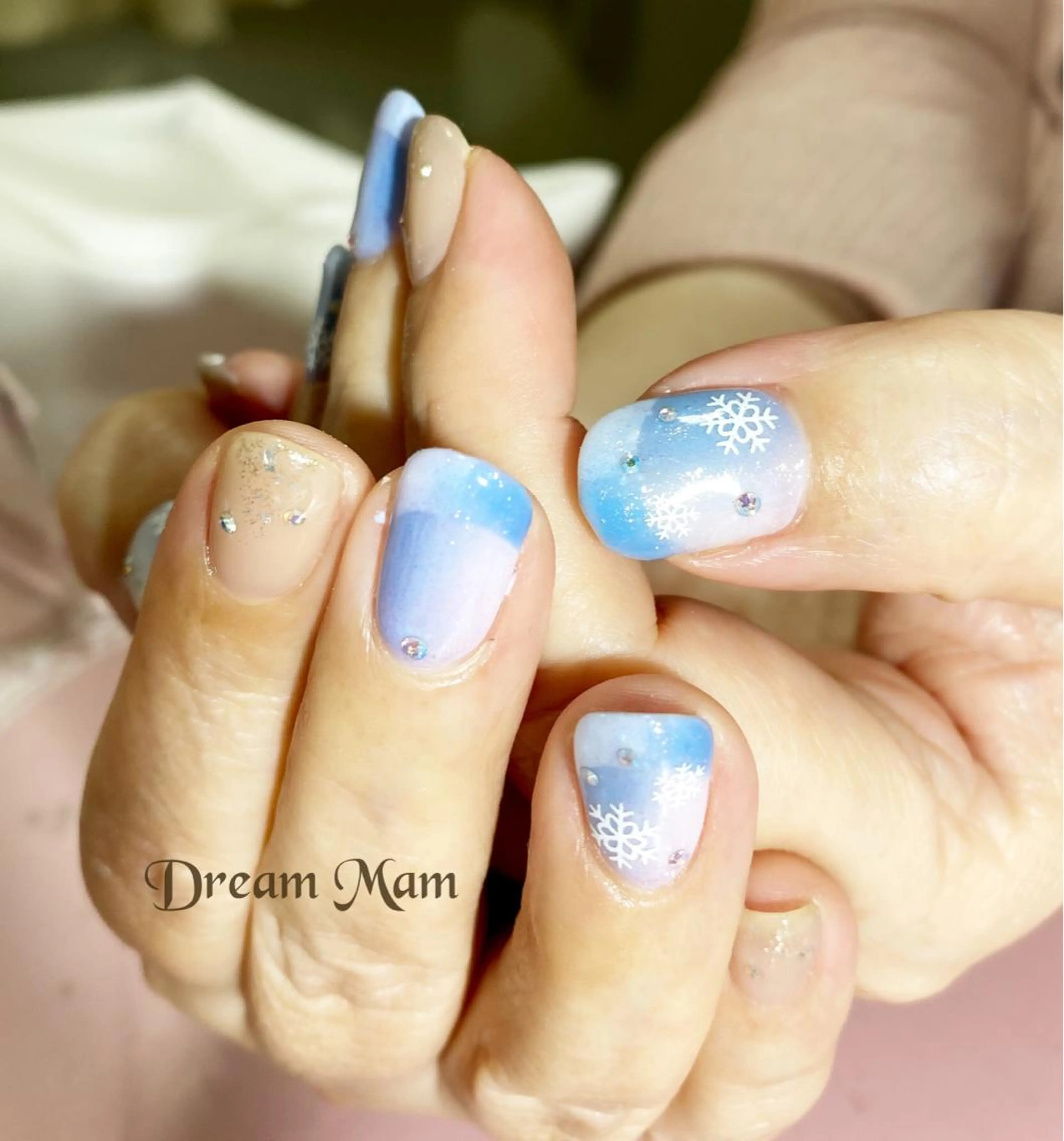 ネイル オーロラネイル フレンチネイル ジェルネイル キラキラネイル 韓国ネイル ハンドネイル Nail Salon Ｄream Mamのネイルデザイン
