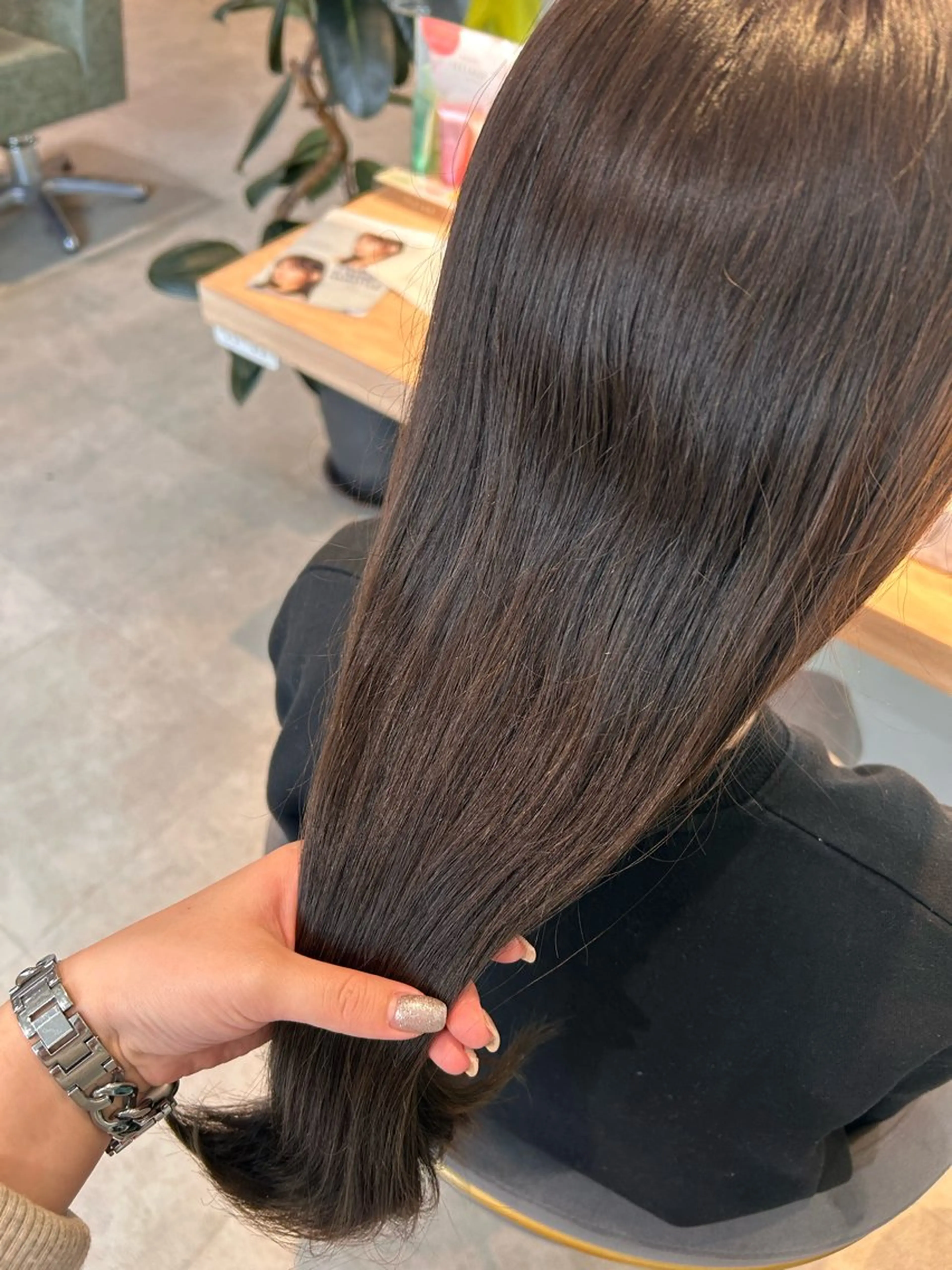 酸性ストレート施術された方限定価格✨ ワンカラー➕トリートメントの写真