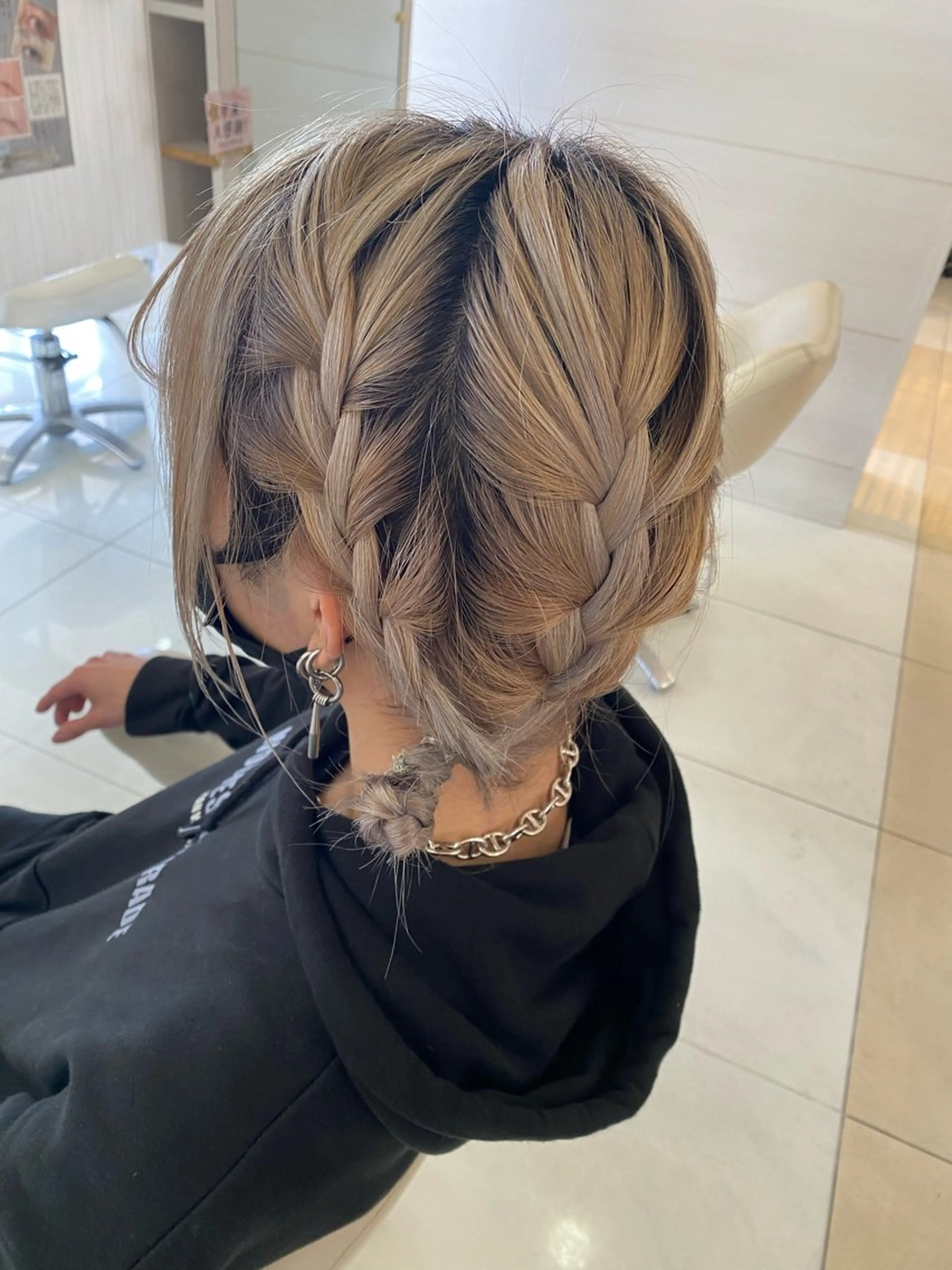 ミディアム ヘアアレンジ 中山 愛美莉のヘアスタイル