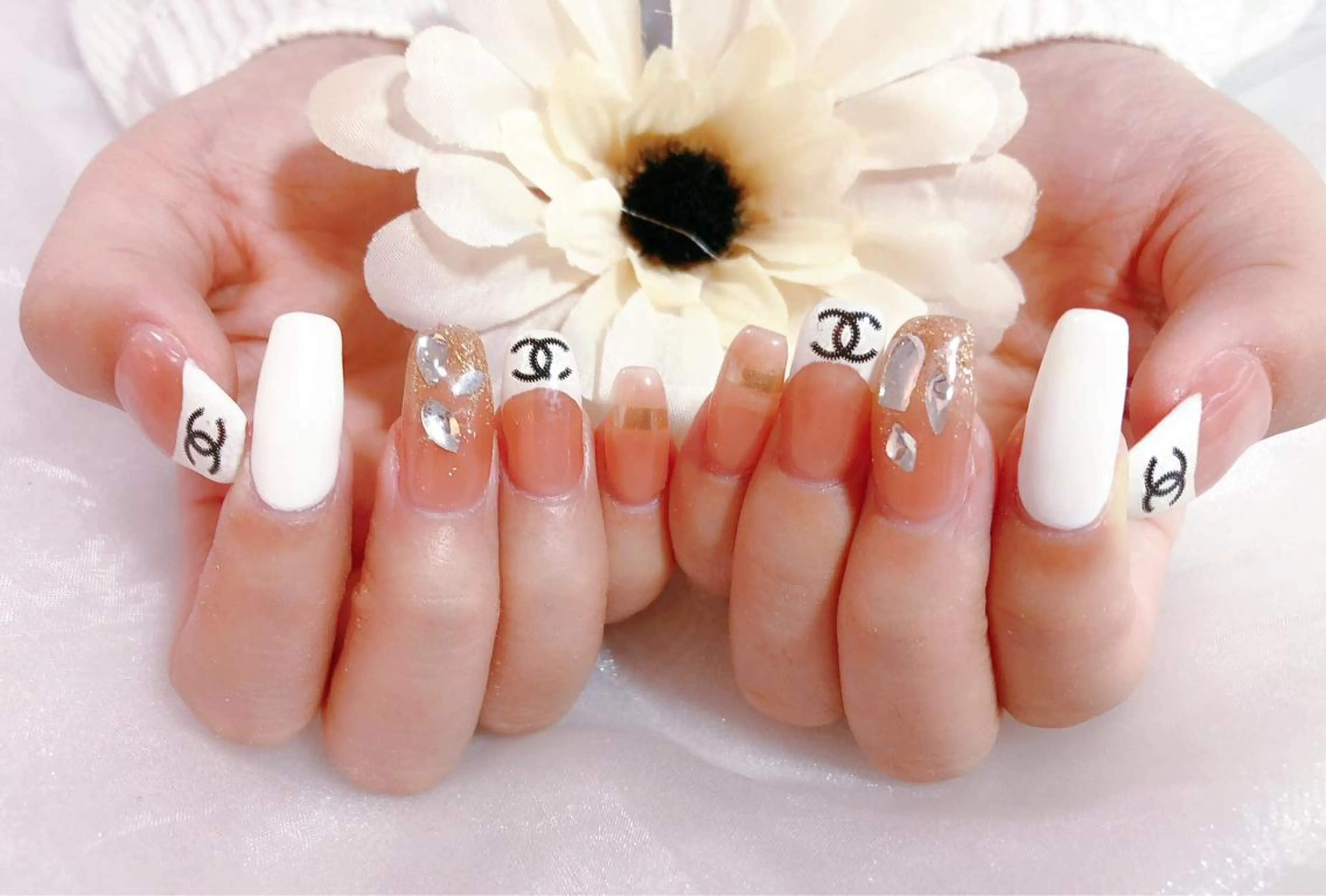 ネイル ハンドネイル VIVIAN リサのネイルデザイン