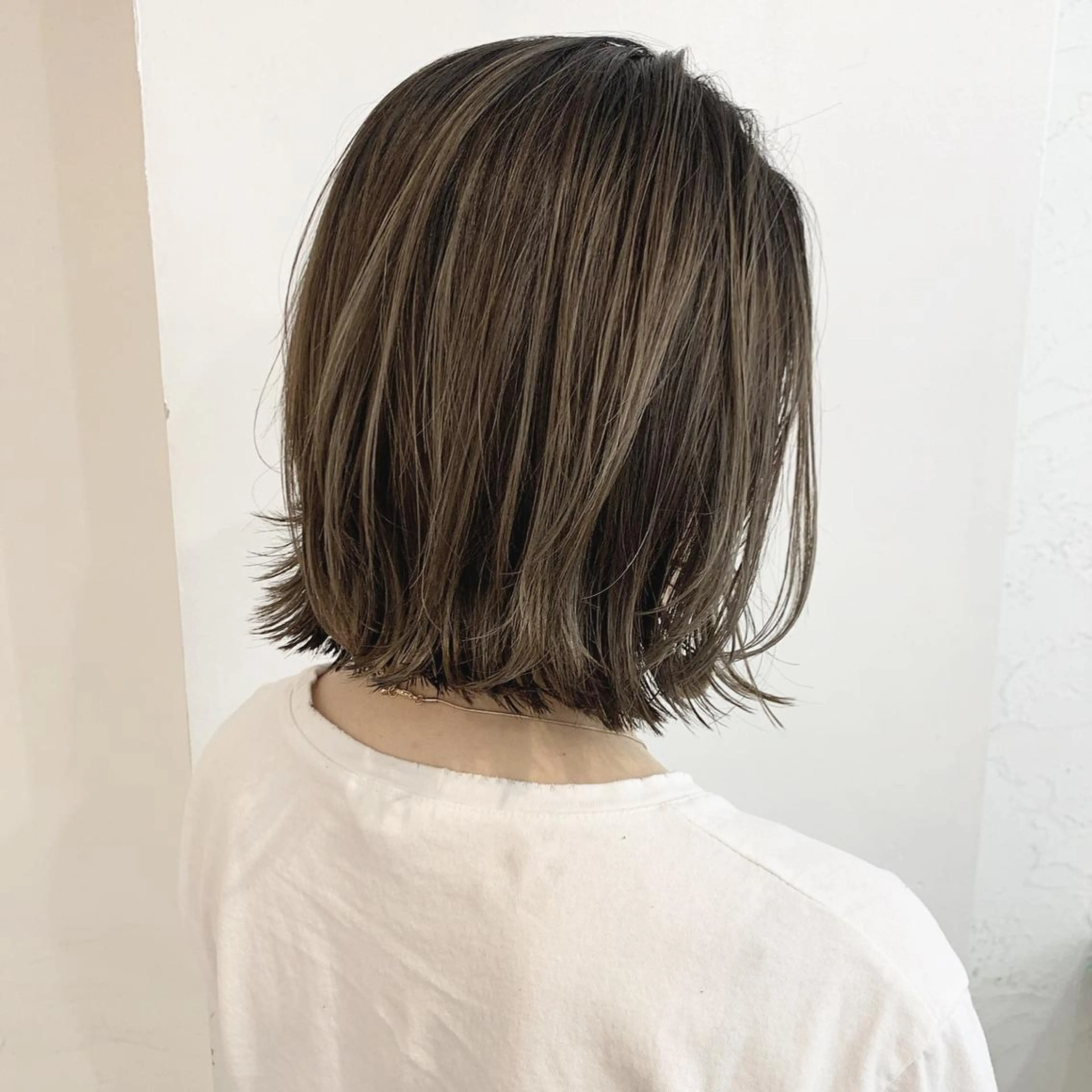 ショート カラー グレージュ ハイライトカラー ハイライト 渋谷ブリーチカラー 韓国ヘアyuikoのヘアスタイル