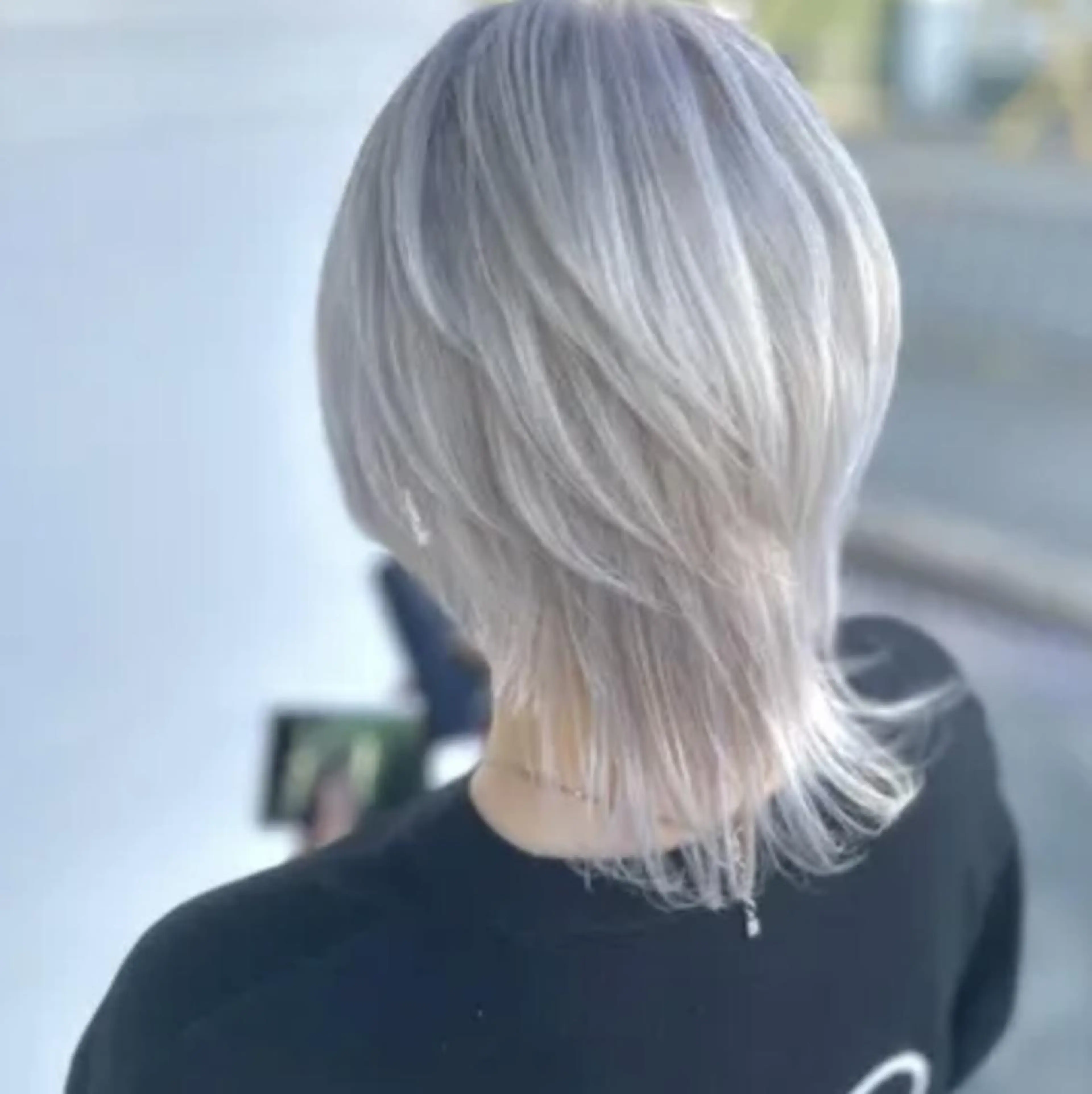 ミディアム カラー ブリーチ ハイトーンカラー シルバー 縮毛矯正リピート90 %超/髪質改善/井口のヘアスタイル