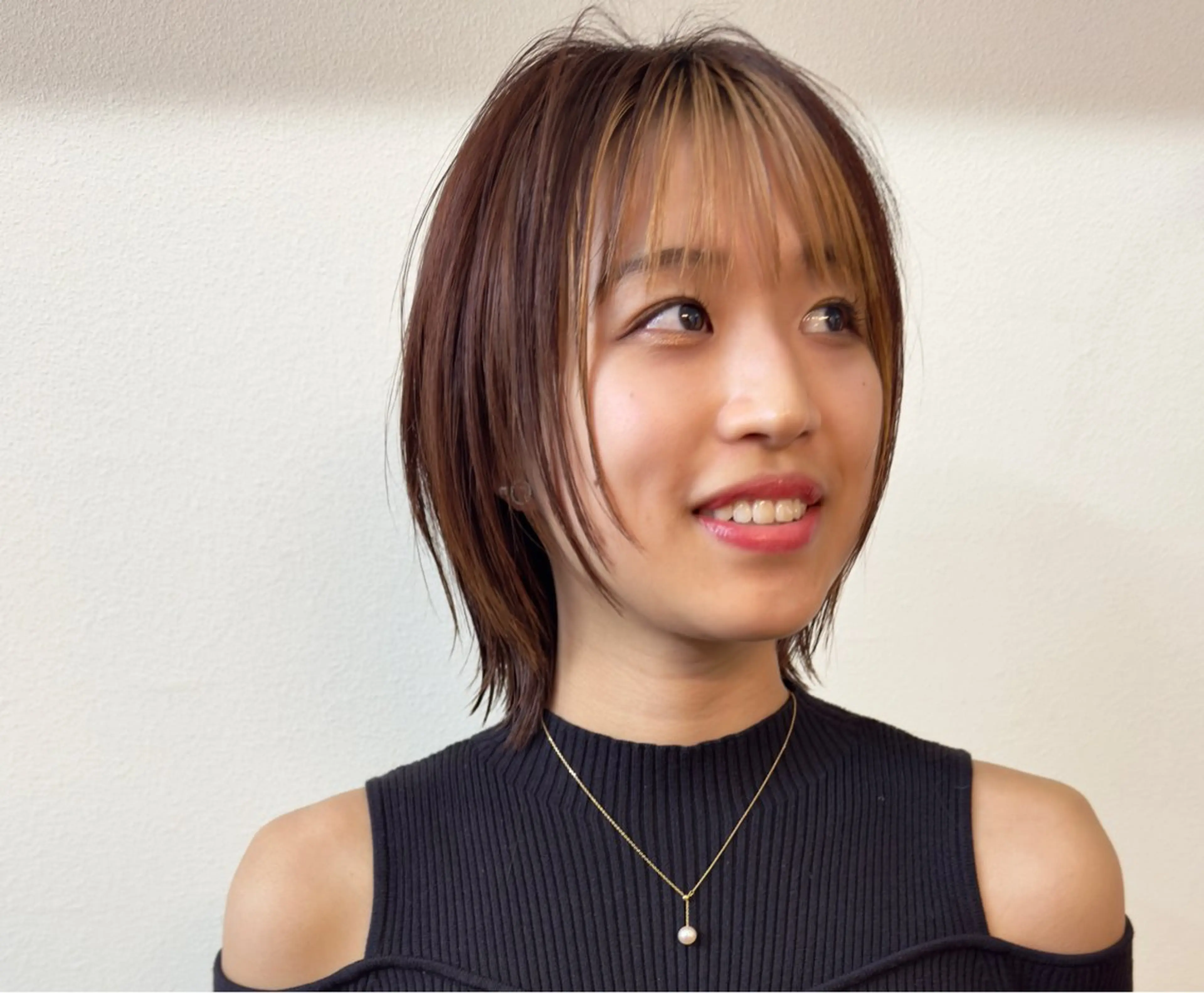 前髪カット+顔まわりカット+前髪インナーカラーの写真