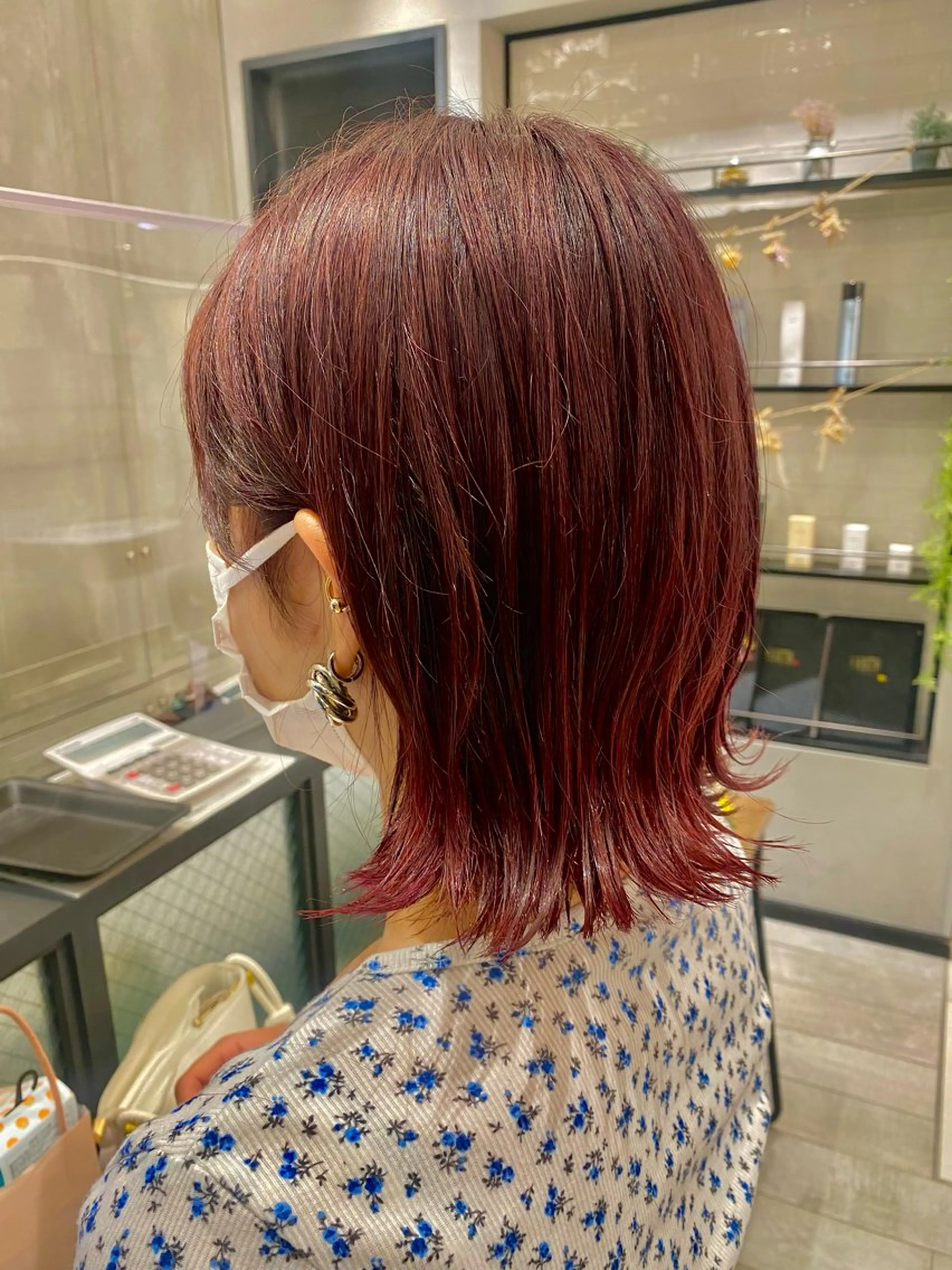 ミディアム カラー 渡邊 桃香のヘアスタイル
