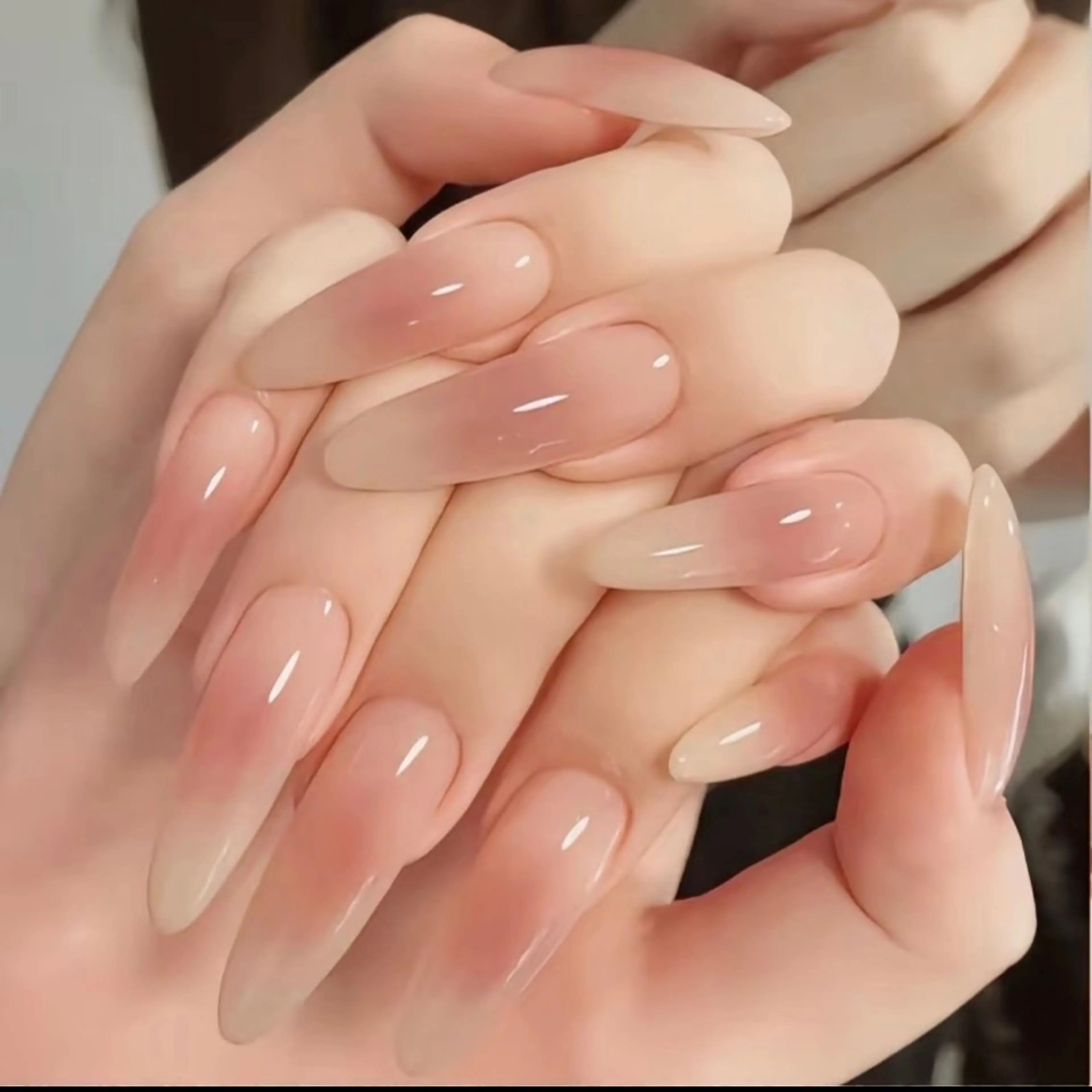 『チップ長さだし』チークネイルの写真