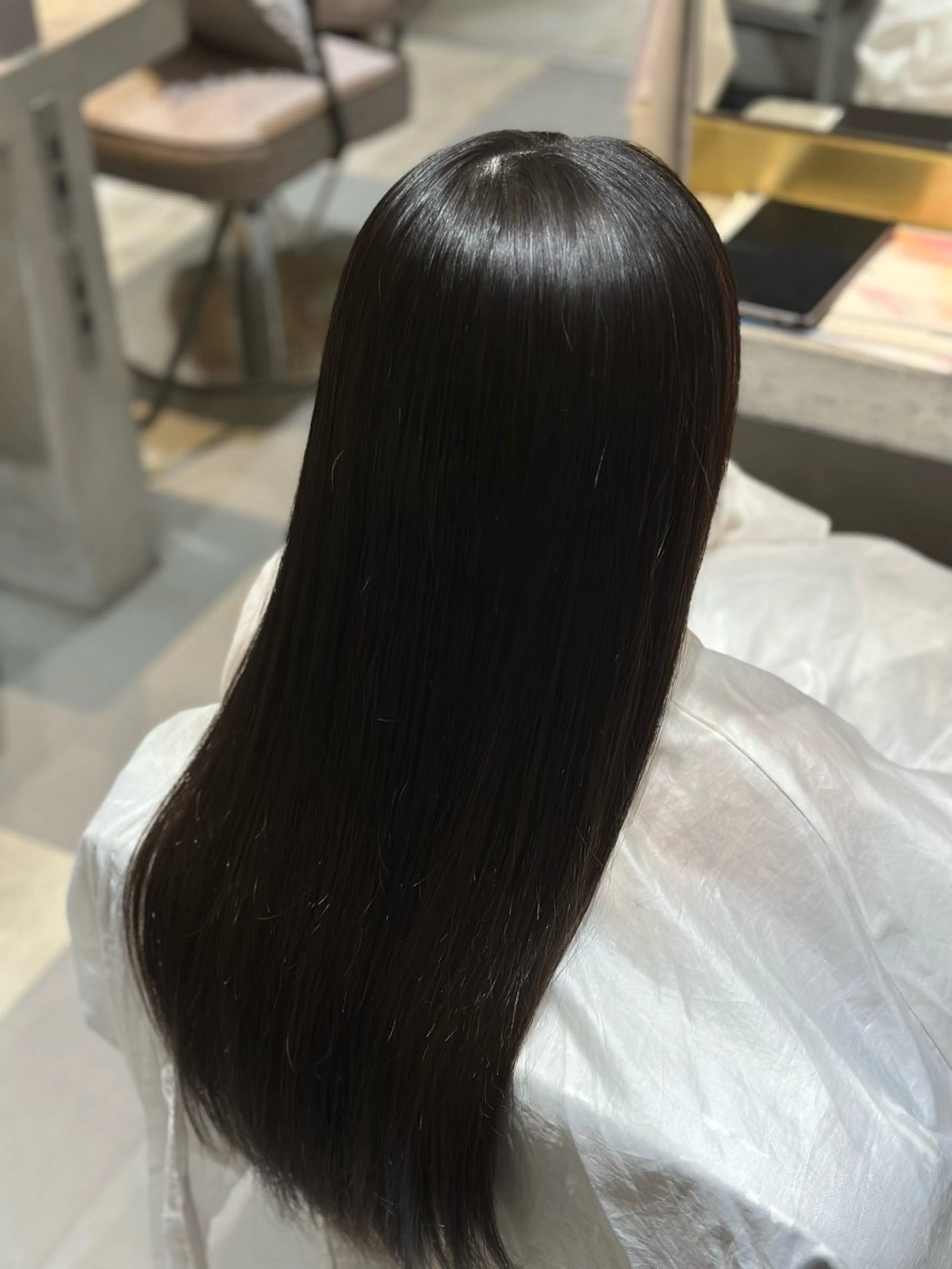 ロング 酸性ストレート 三吉 純のヘアスタイル