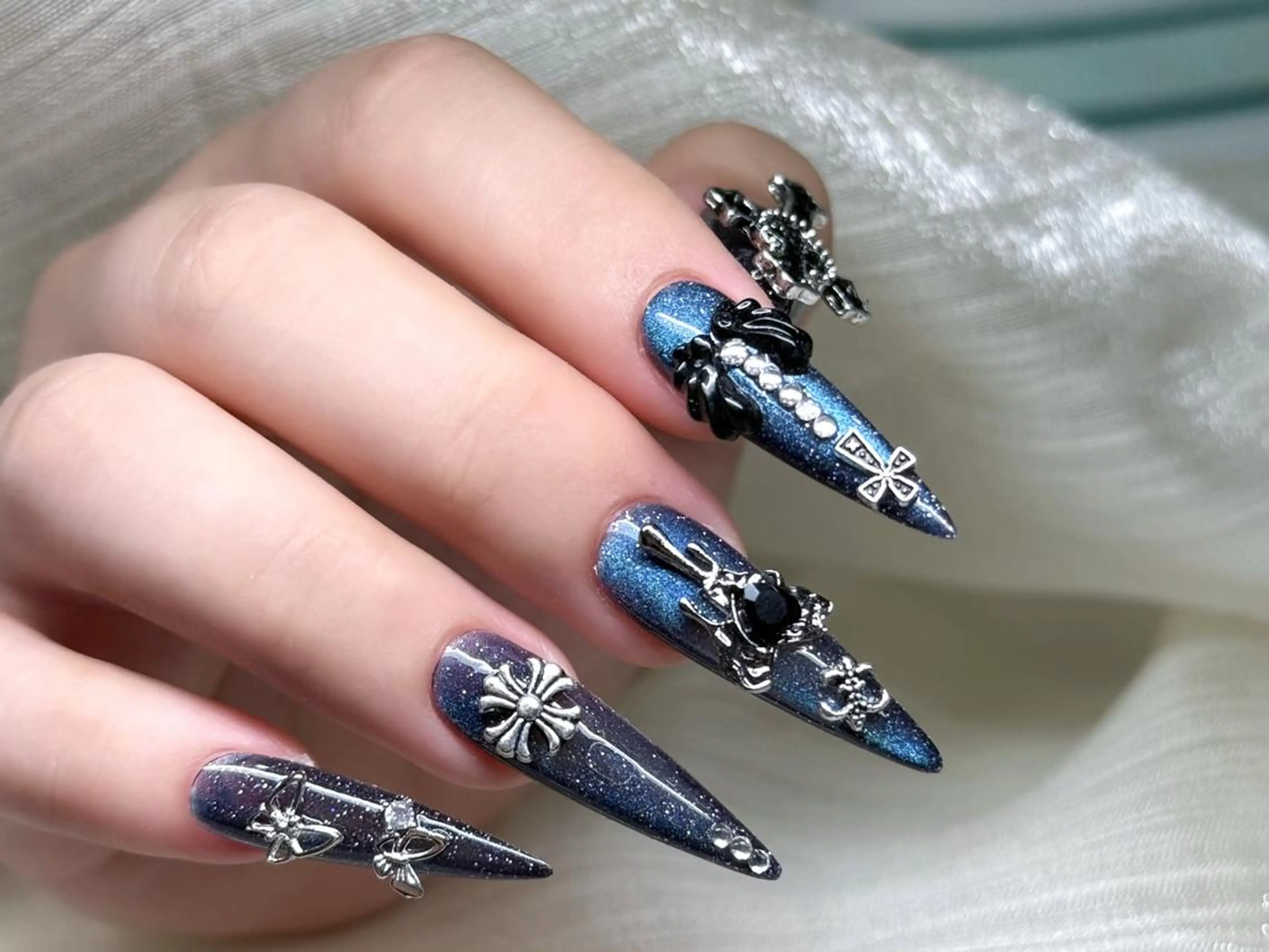 ネイル フットネイル ジェルネイル マグネットネイル 持ち込み ワンカラーネイル ハンドネイル MILO 168 池袋のネイルデザイン