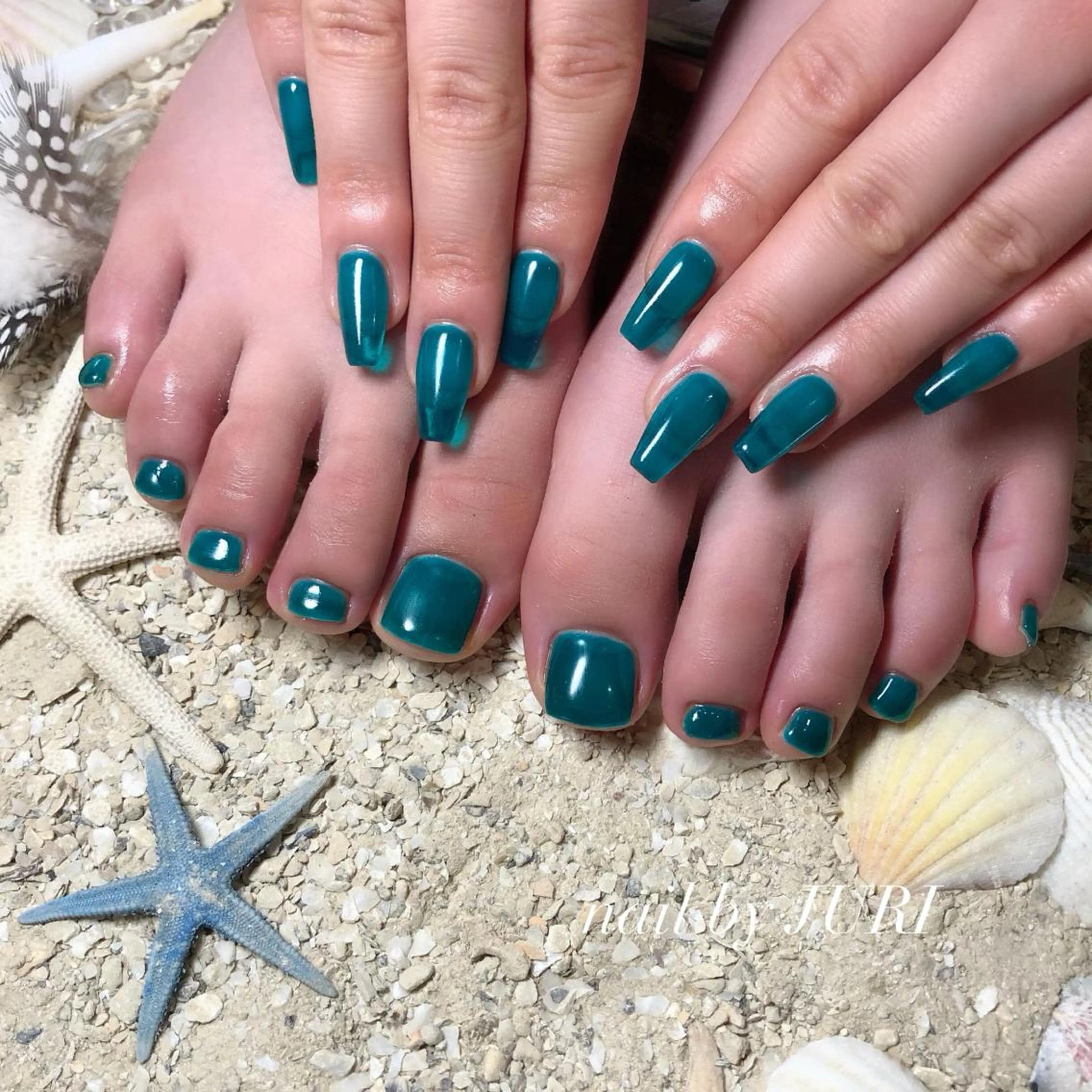 ネイル クリアネイル フットネイル フレンチネイル ジェルネイル ラメ(グリッター) NEO Beauty Salon所属・𝐍𝐄𝐎 𝐉𝐔𝐑𝐈のネイルデザイン