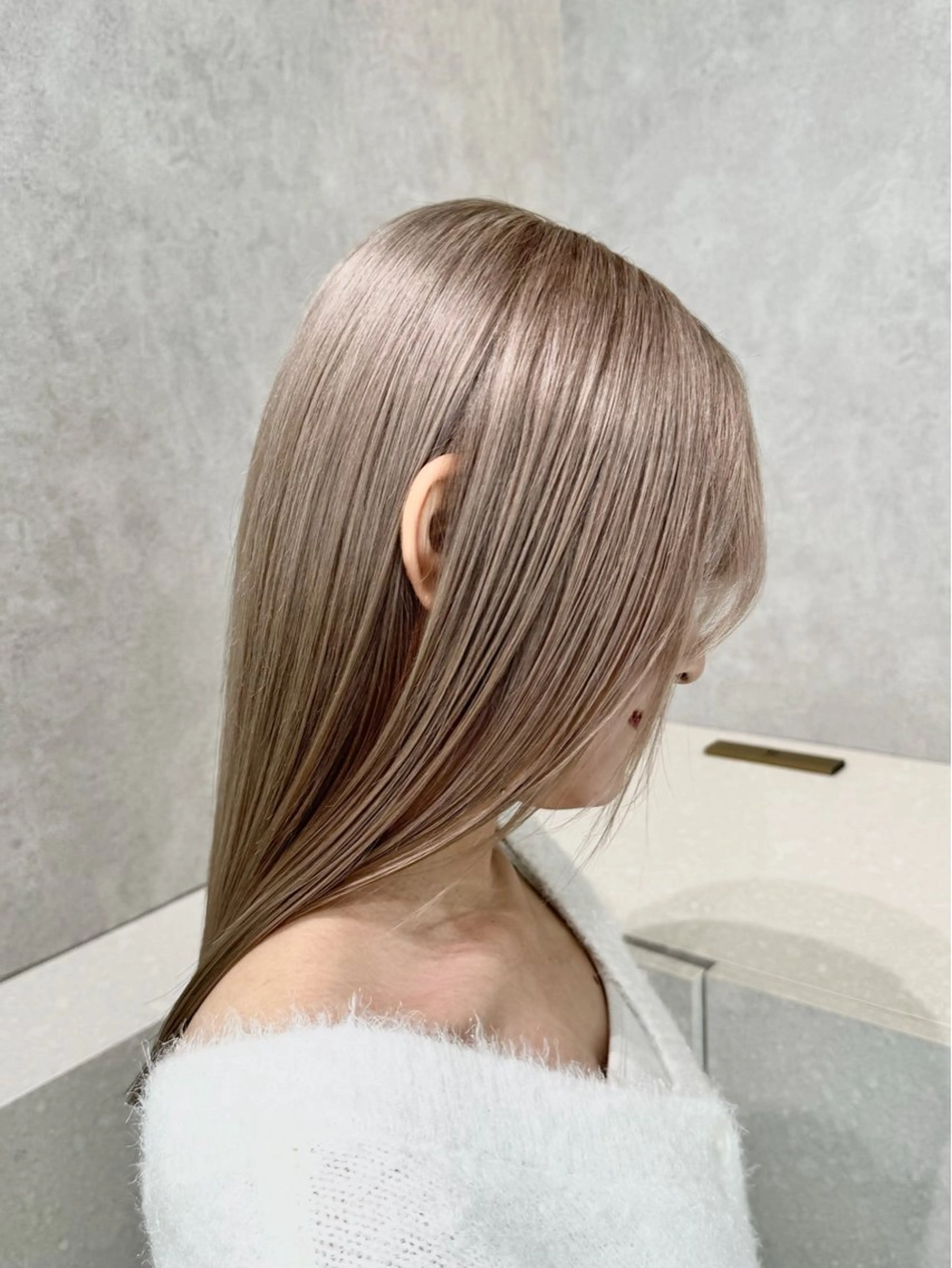 ロング カラー ヘアカラー トリートメント 《ブリーチ/赤み消し /髪質改善》若松良樹のヘアスタイル