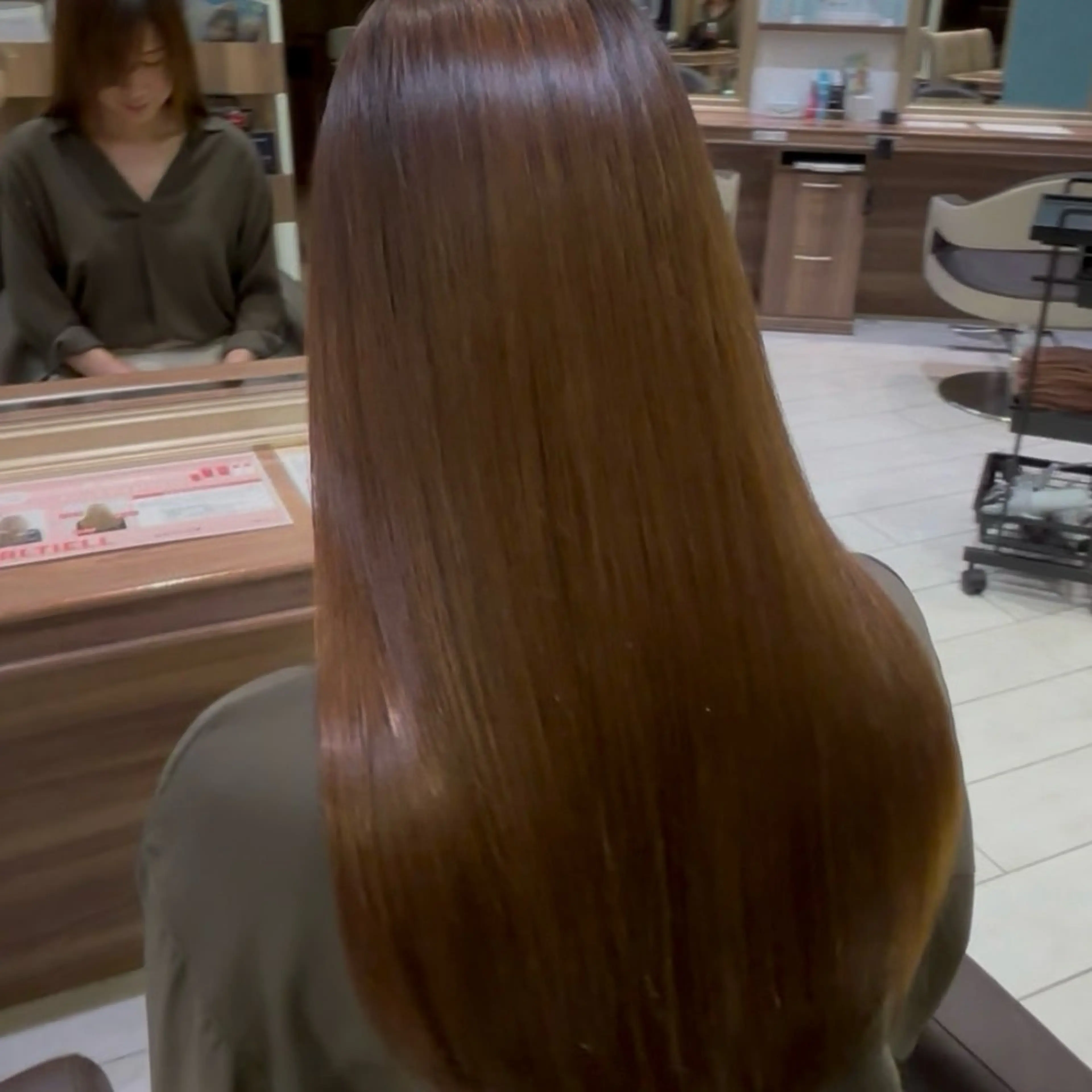 ロング カラー 髪質改善 ヘアカラー 根本 弥英のヘアスタイル