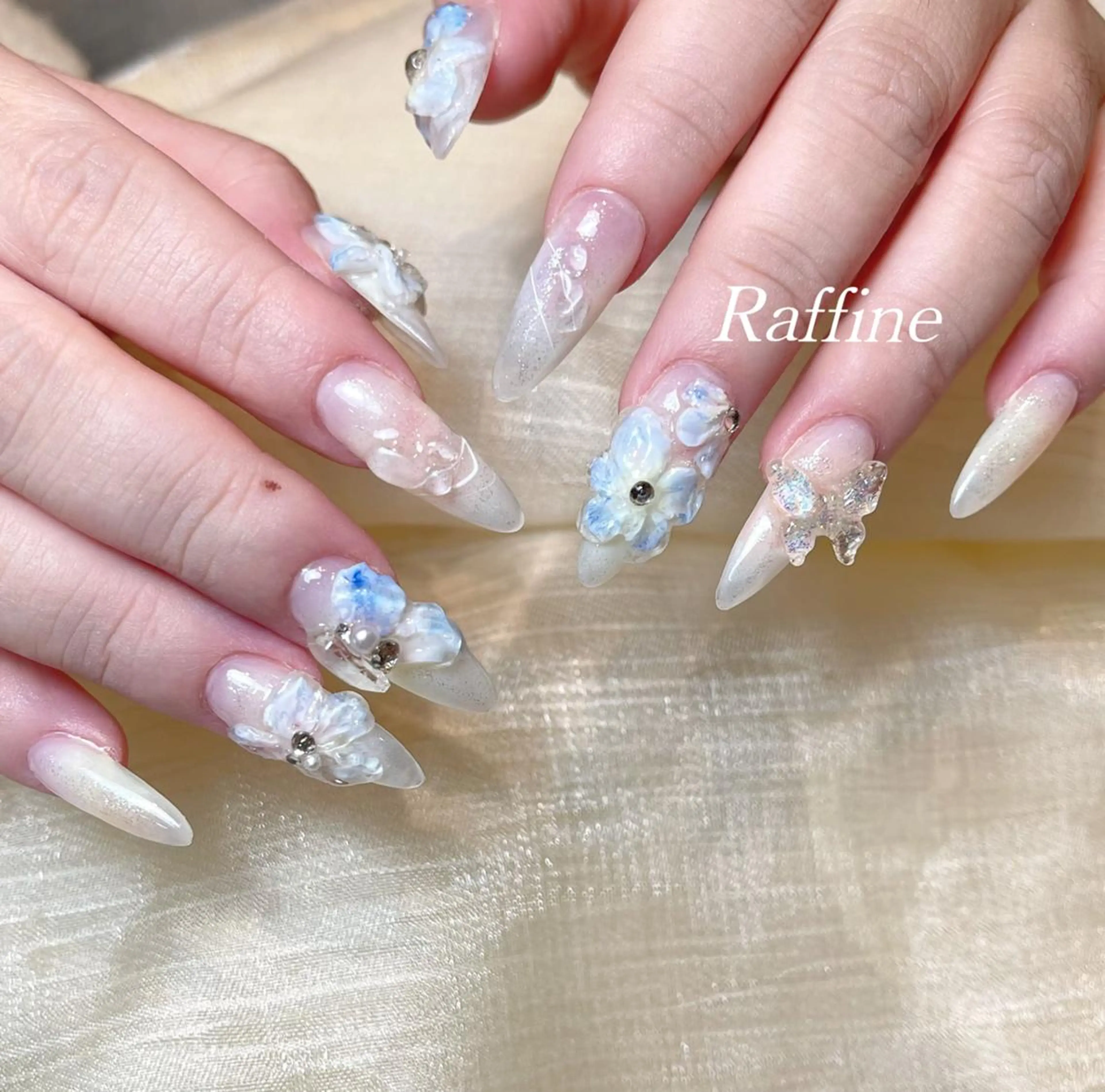 ネイル RAFFINE haru🦋🩵のネイルデザイン