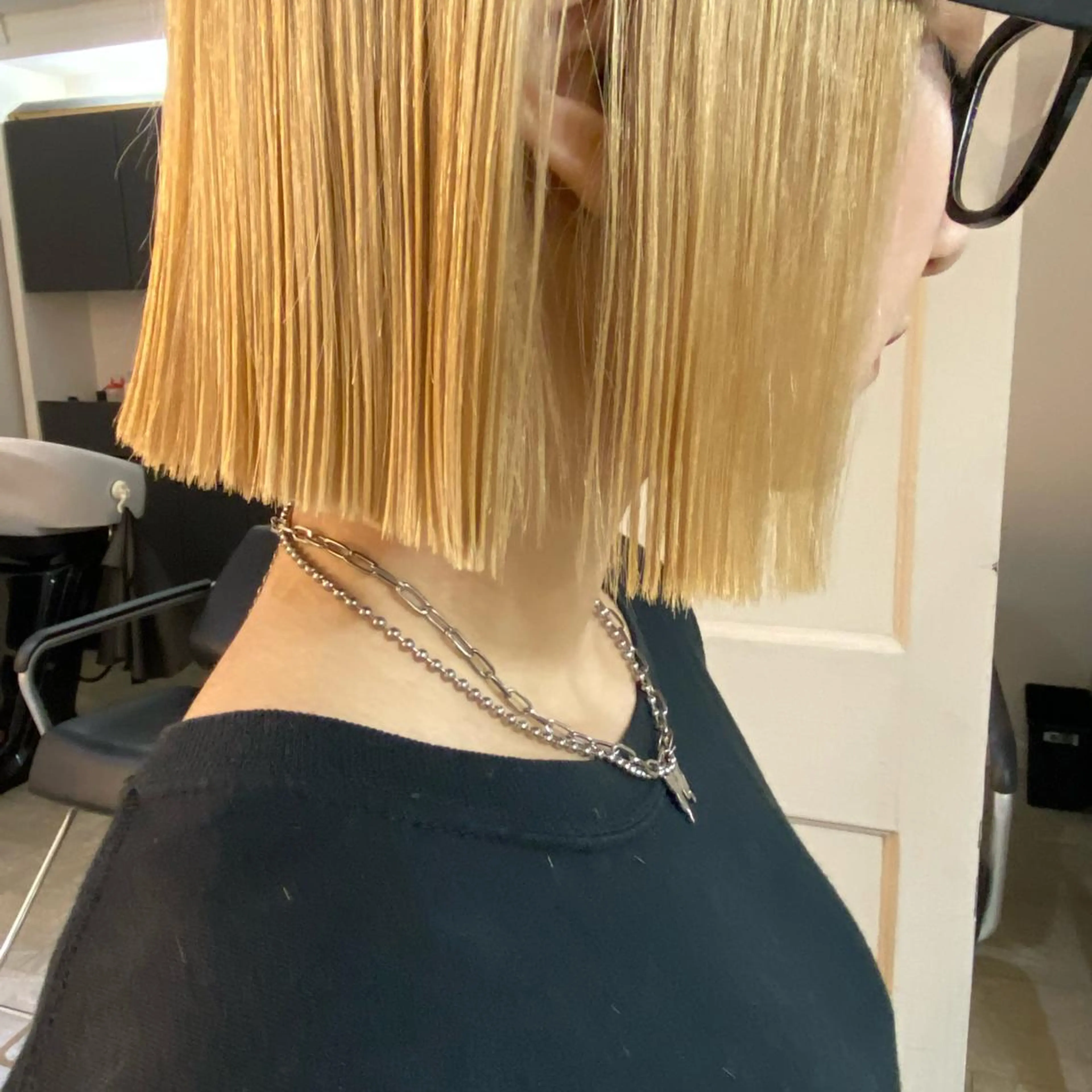 ショート 梅田ハイトーン チダ ヒナノのヘアスタイル