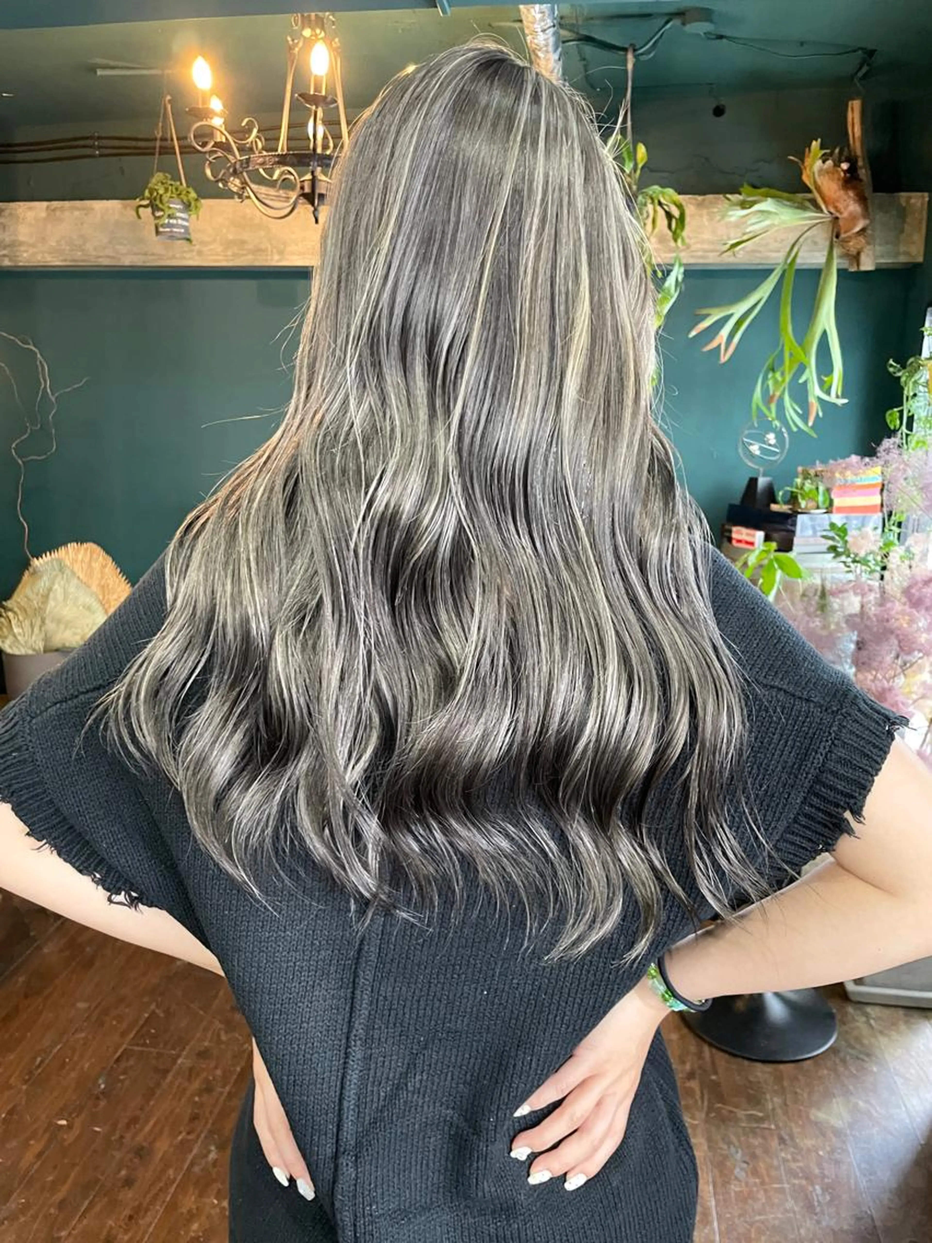 【ミニモ料金】カット+コントラストハイライトカラー+クイックトリートメントの写真