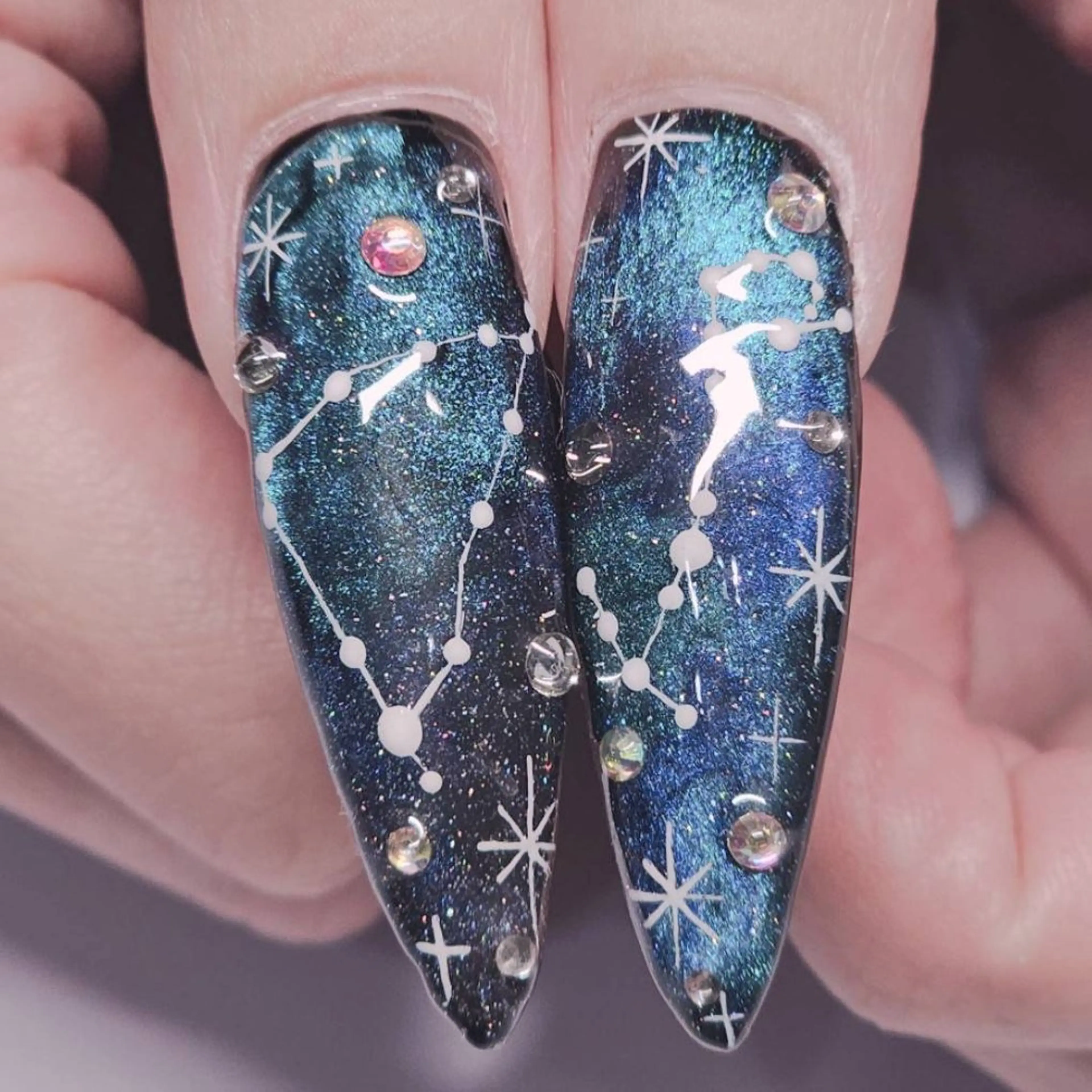 ネイル アートネイル ジェルネイル グラデーション マグネットネイル ホワイト ハンドネイル よしだ ひろきのネイルデザイン