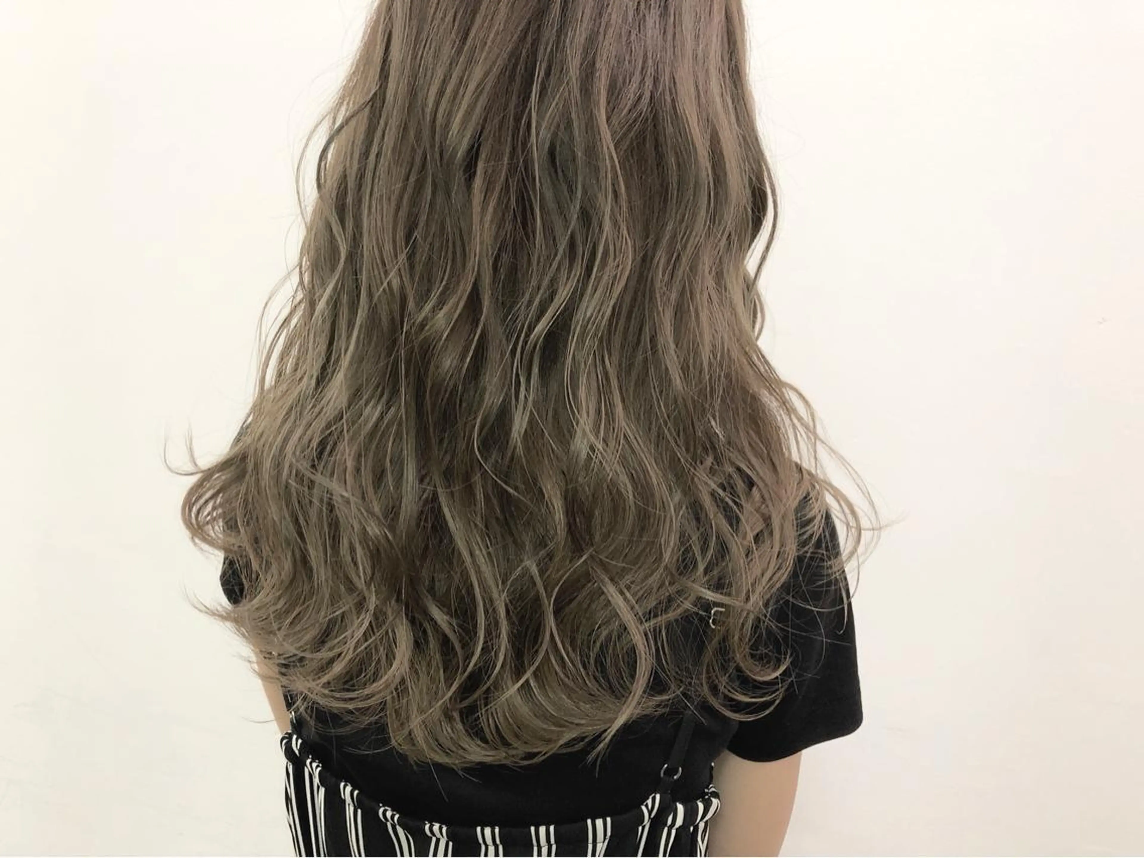 セミロング カラー ダブルカラー グレージュ ミルクティーグレージュ ヘアカラー トリートメント メンズ レイヤー ウルフ 弓木啓輔のヘアスタイル