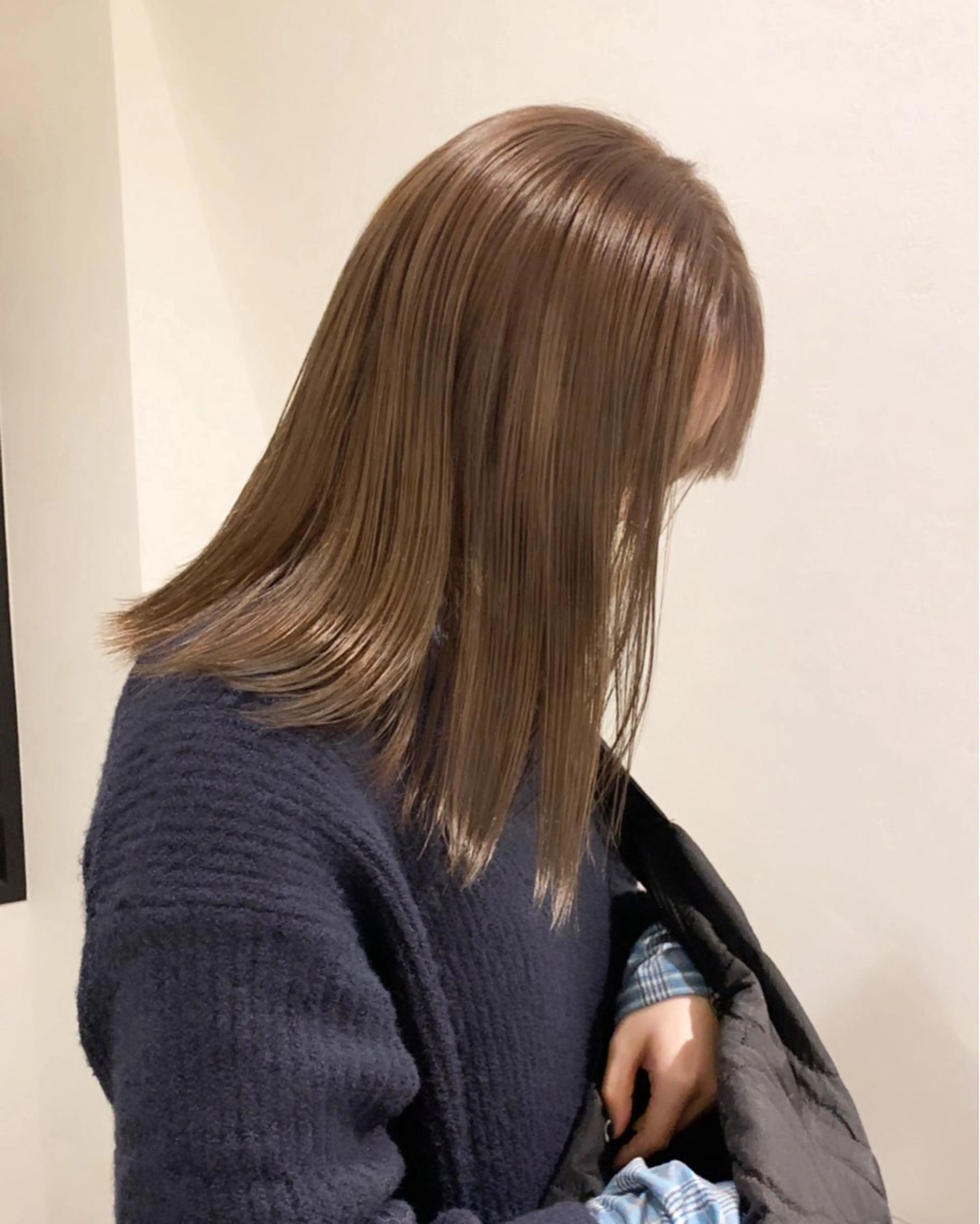 セミロング カラー ベージュカラー ブリーチ ミルクティーベージュ カット ヘアカラー 落合希 Olivebeigeのヘアスタイル