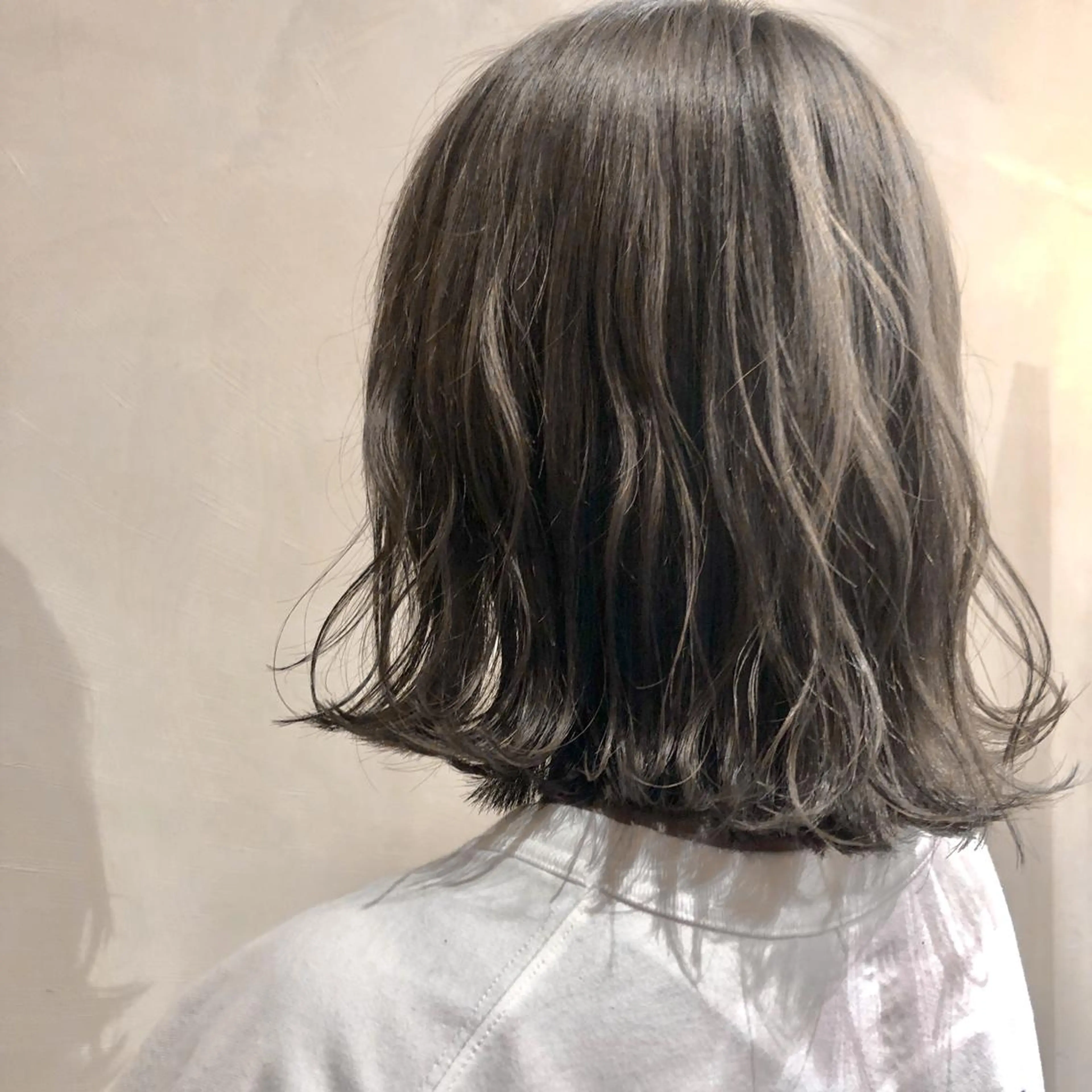 ミディアム シンタニナオト /梅田茶屋町のヘアスタイル