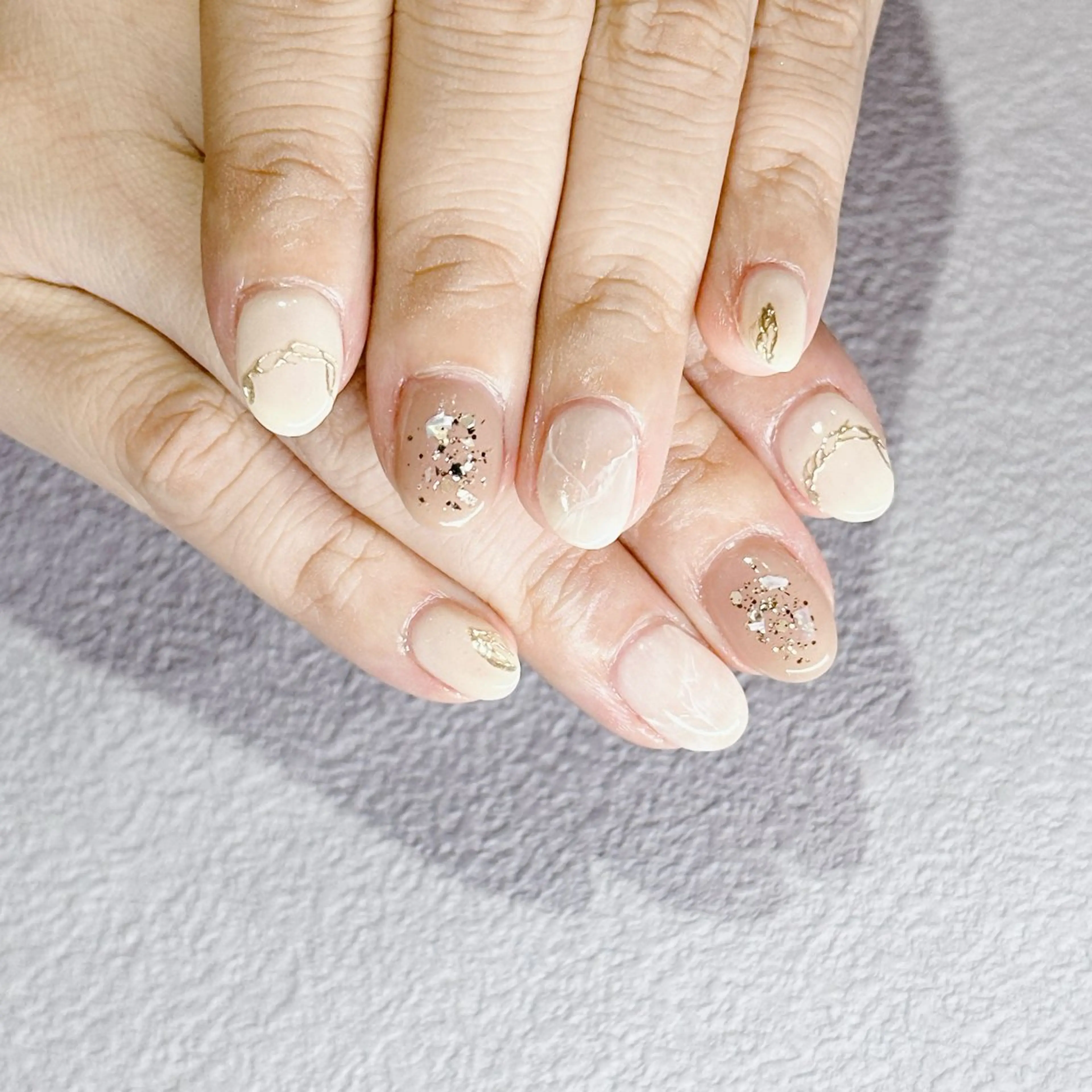 ネイル オーロラネイル ジェルネイル ニュアンスネイル オフィスネイル シンプルネイル ネイルサロン パールのネイルデザイン
