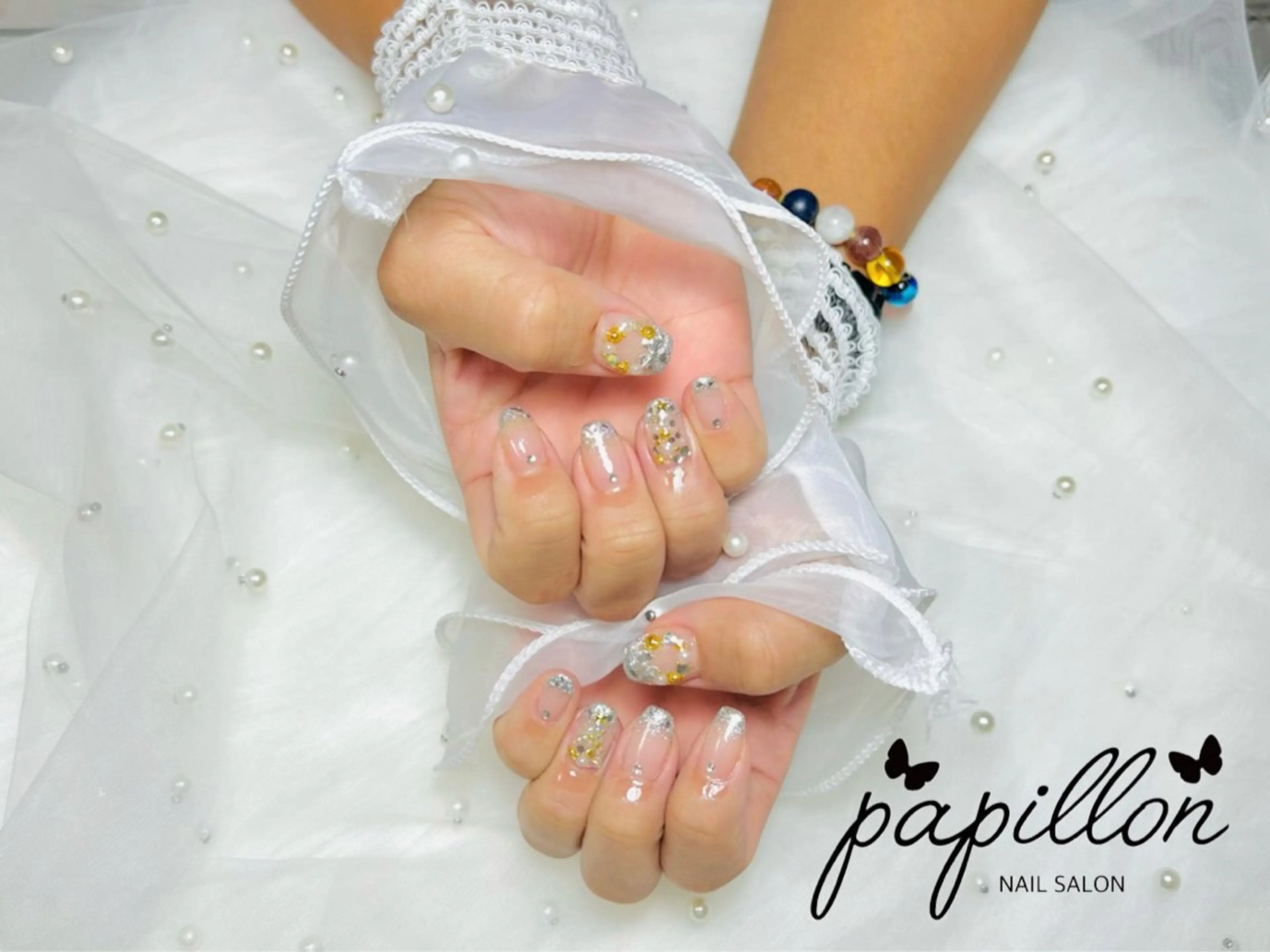 ネイル 持ち込み ストーンネイル 冬ネイル クリスマス NAILSALON　papillon所属・NAILSALON papillonのネイルデザイン