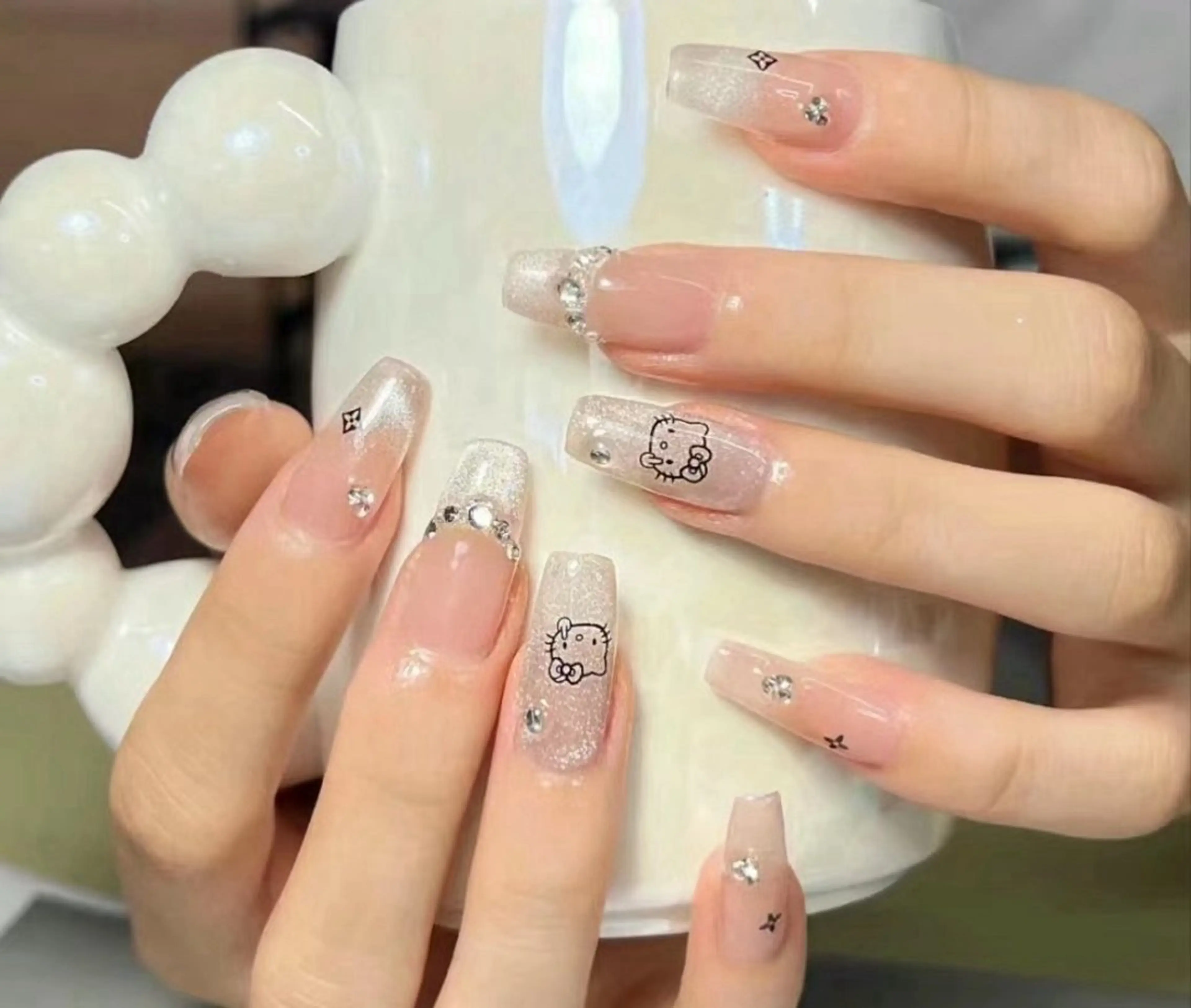 ネイル pink ladyサロン所属・べ にのネイルデザイン