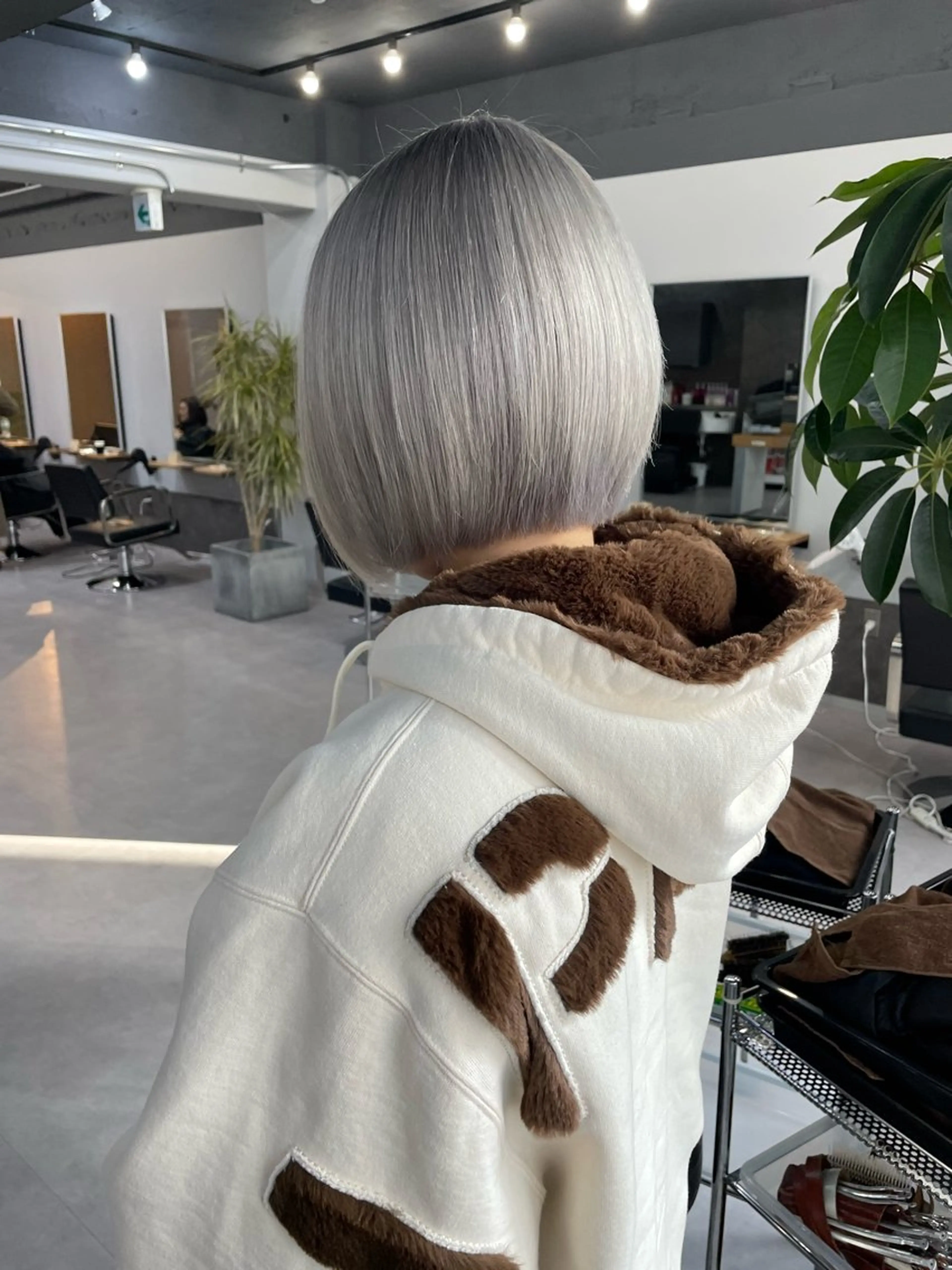 ミディアム カラー ハイトーンカラー kira/ブリーチ/ ハイトーン/烏丸のヘアスタイル