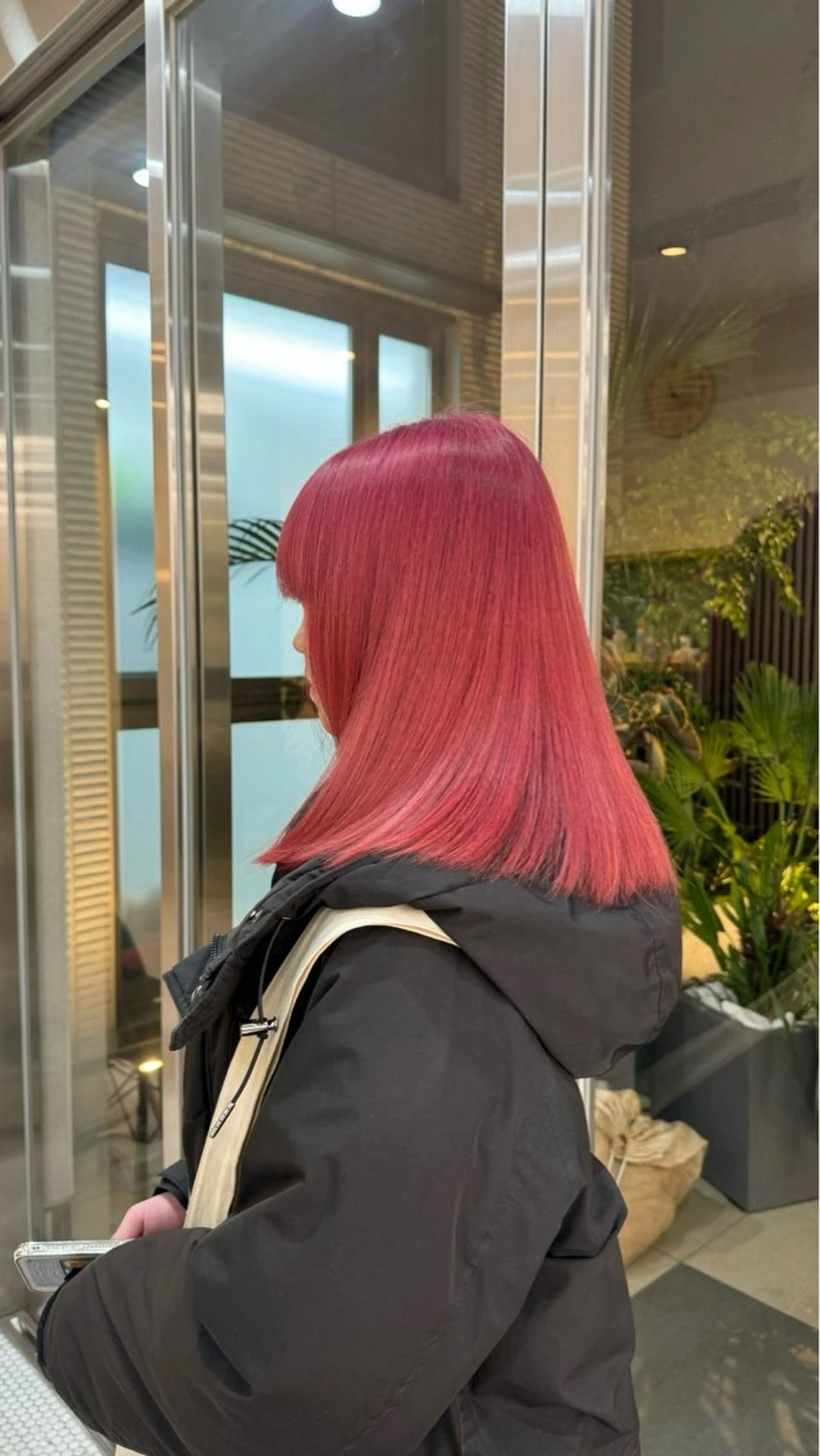 セミロング ヘアカラー よこやま なぎさのヘアスタイル