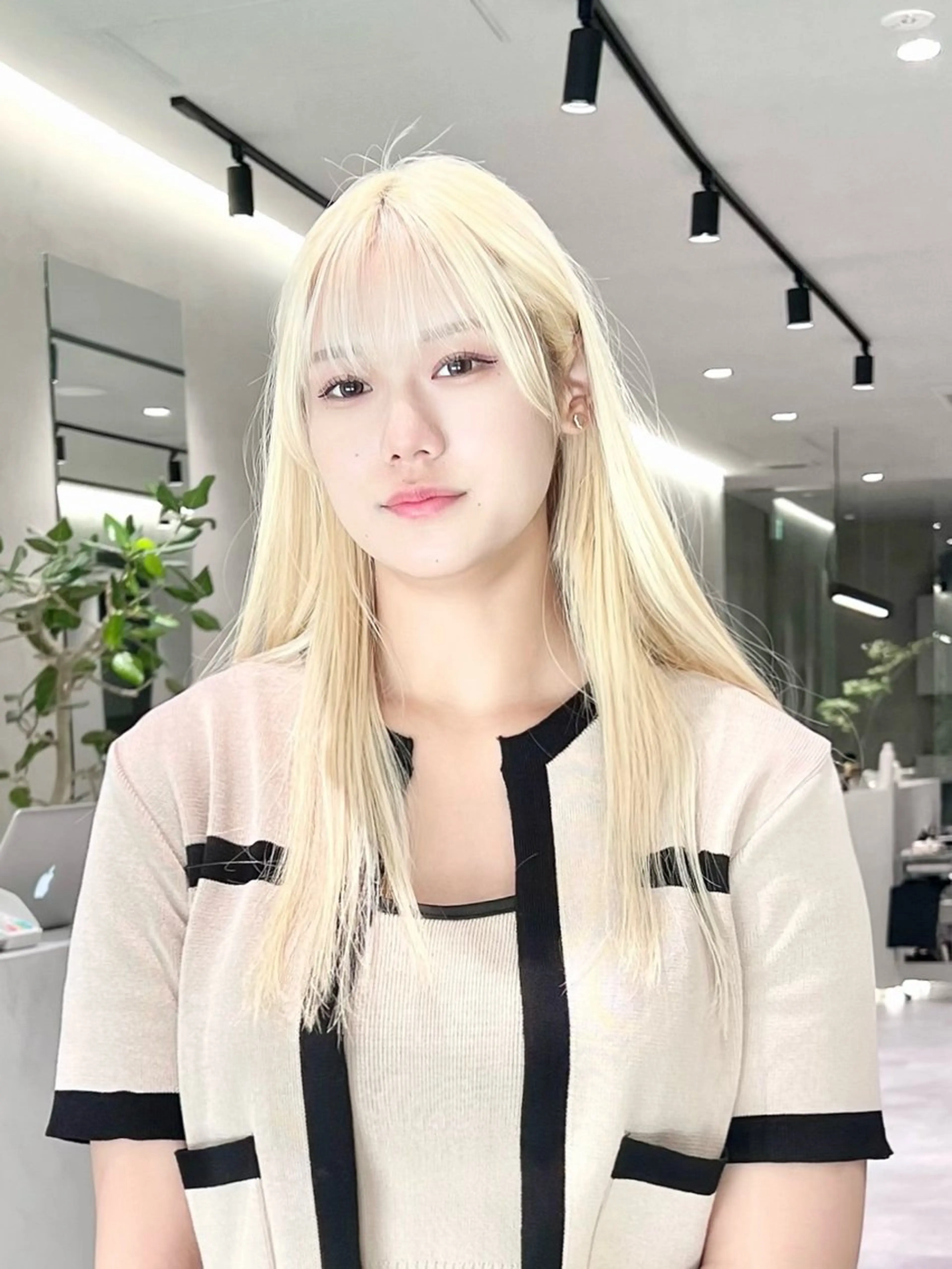 ロング カット ヘアカラー トリートメント ハイトーン/レイヤー カット岩田健斗/新宿のヘアスタイル