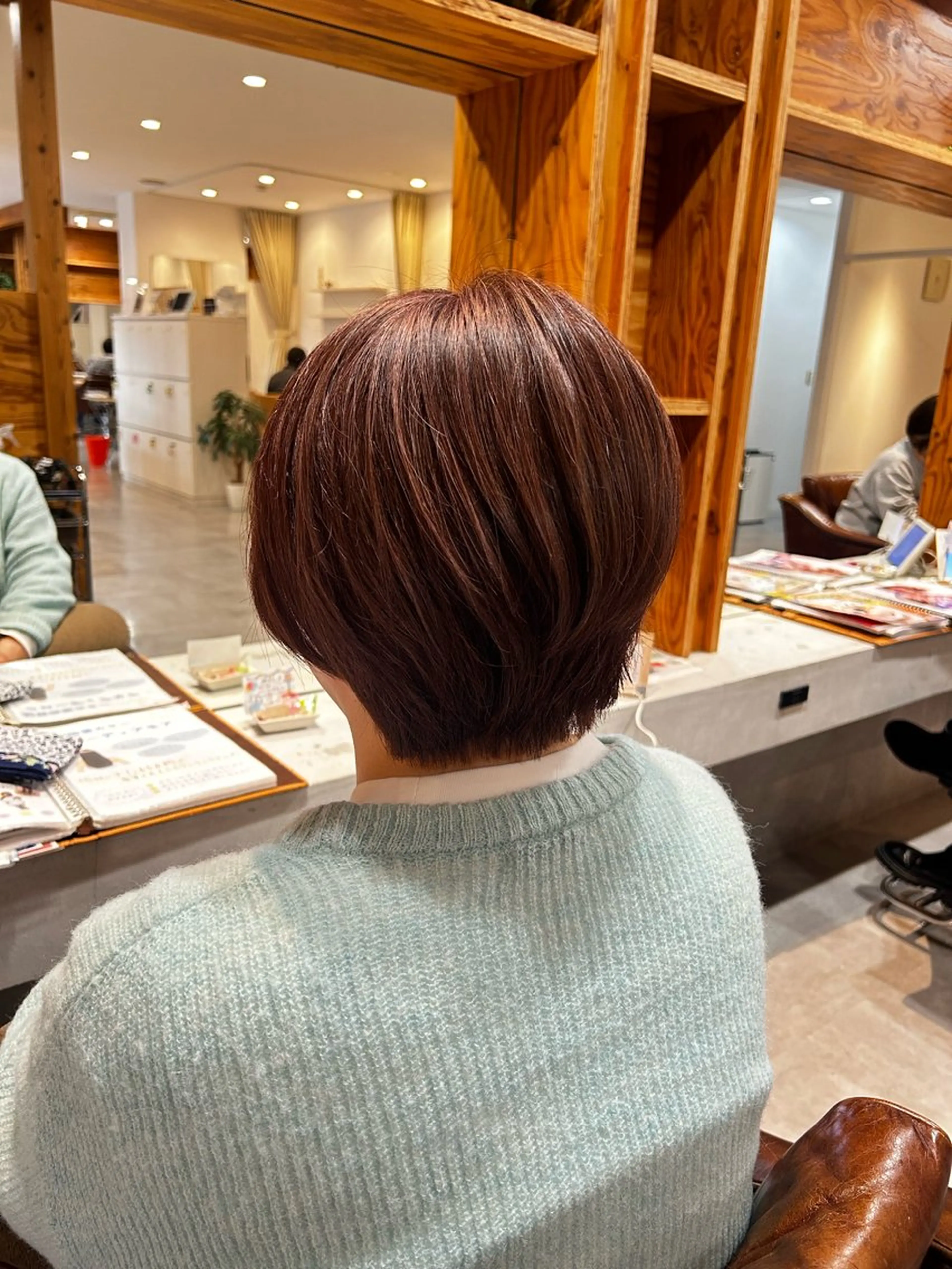 ショート カラー ブラウンカラー ピンクカラー ピンクブラウン adorable 樋口円のヘアスタイル