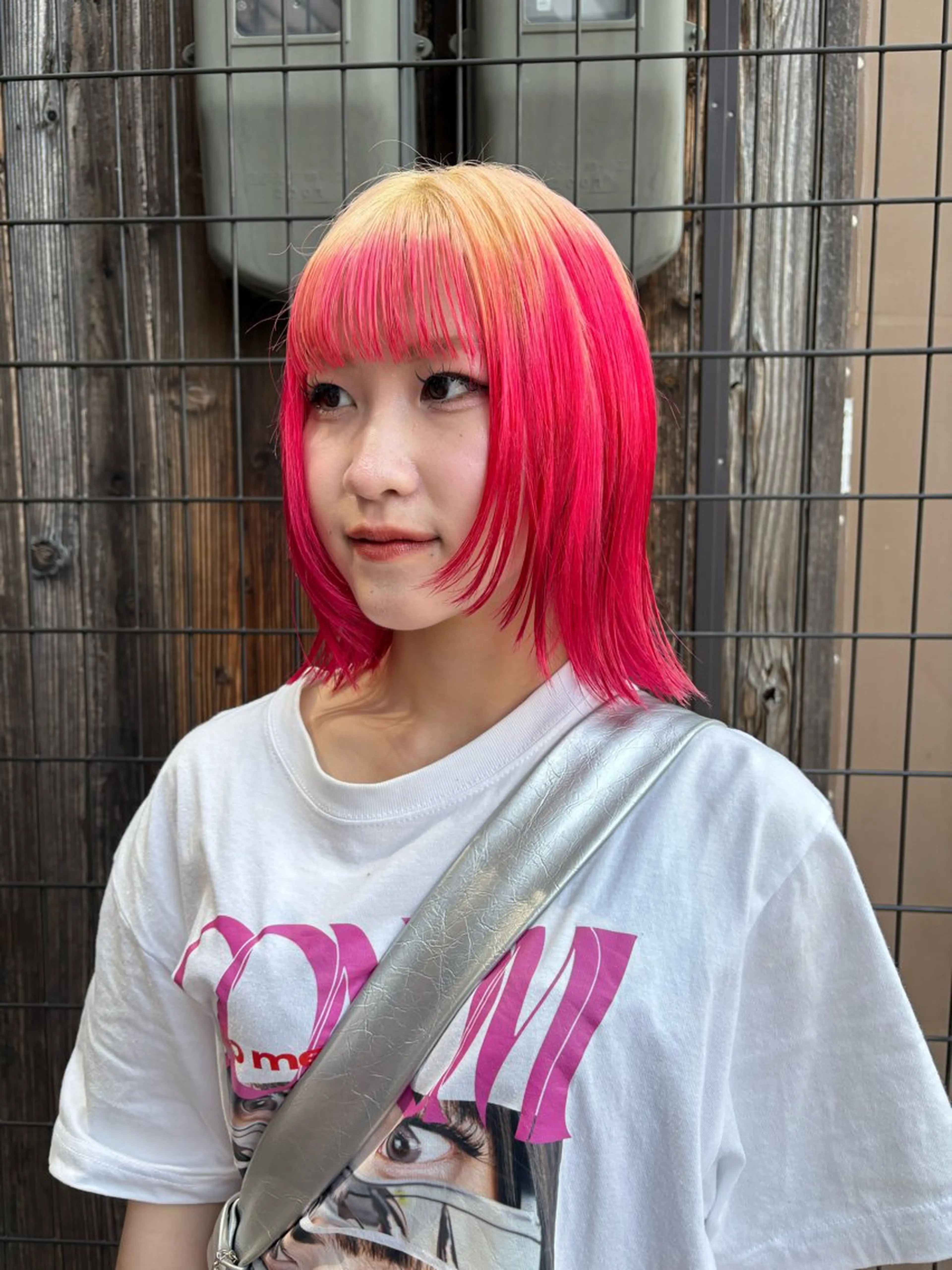 ミディアム ブリーチ/デザイン SAKUのヘアスタイル