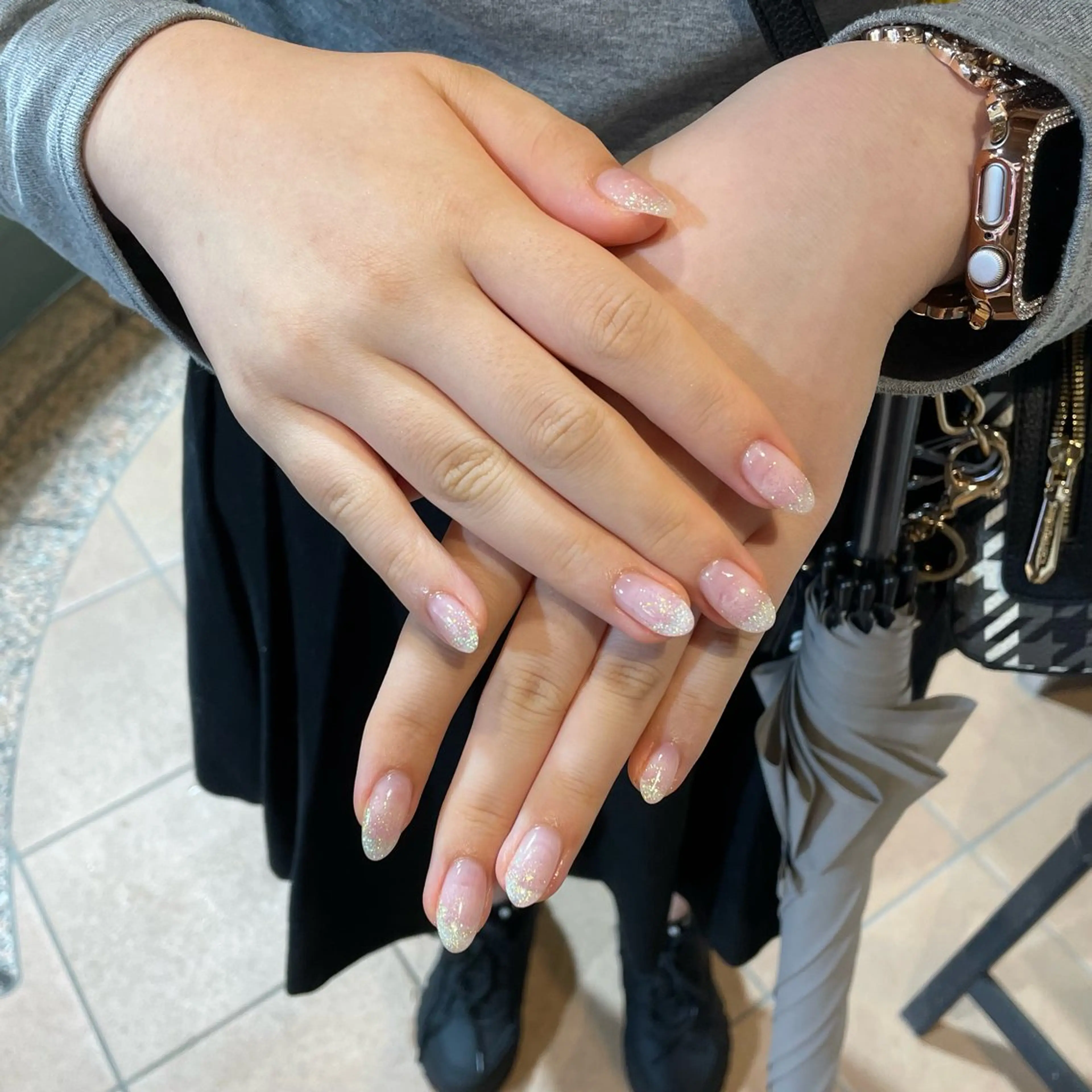 ネイル オーロラネイル グラデーション ラメ(グリッター) ラメグラデーション ホワイト 友野 遥のネイルデザイン