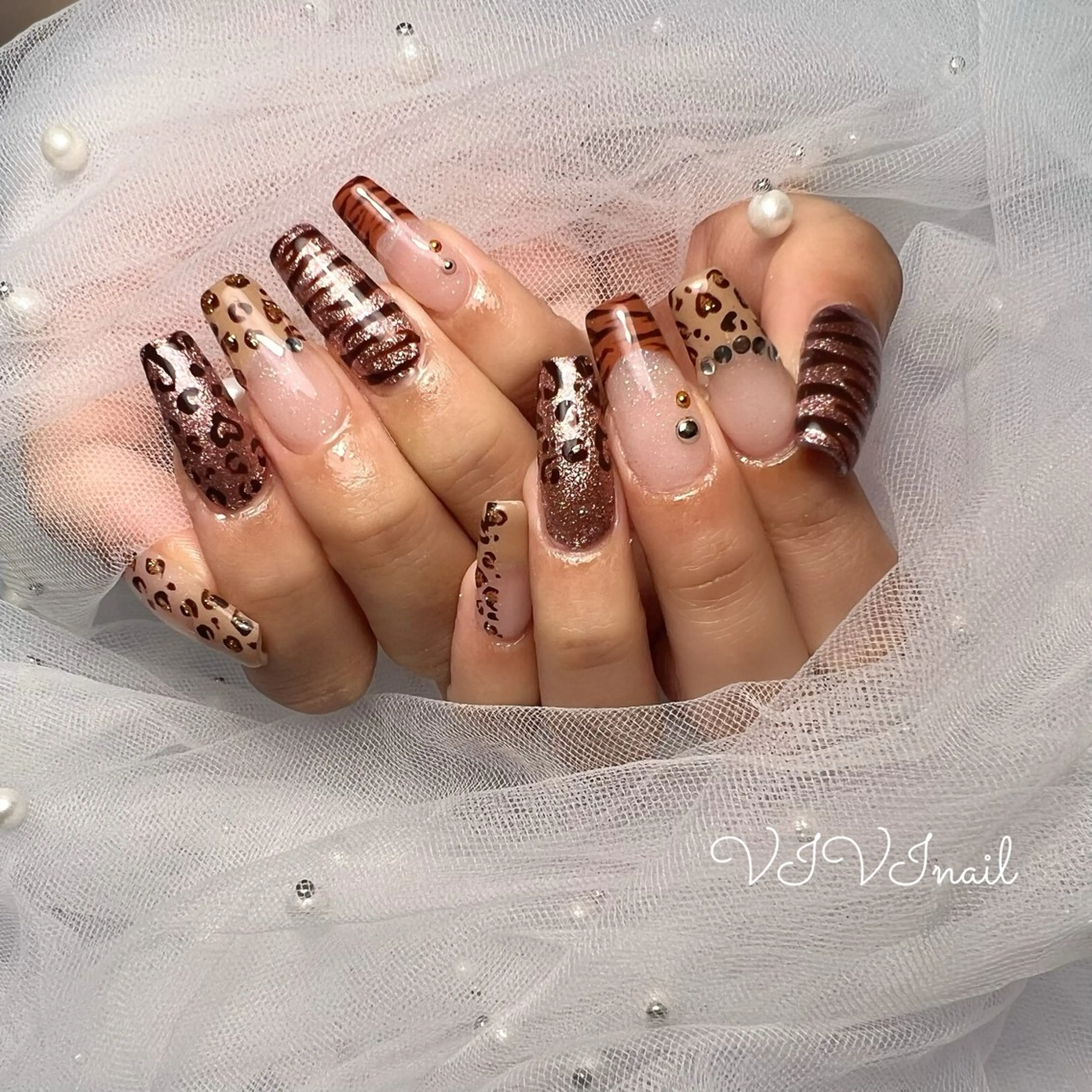 ネイル アニマル柄 フレンチネイル ハンドネイル vivi nailのネイルデザイン