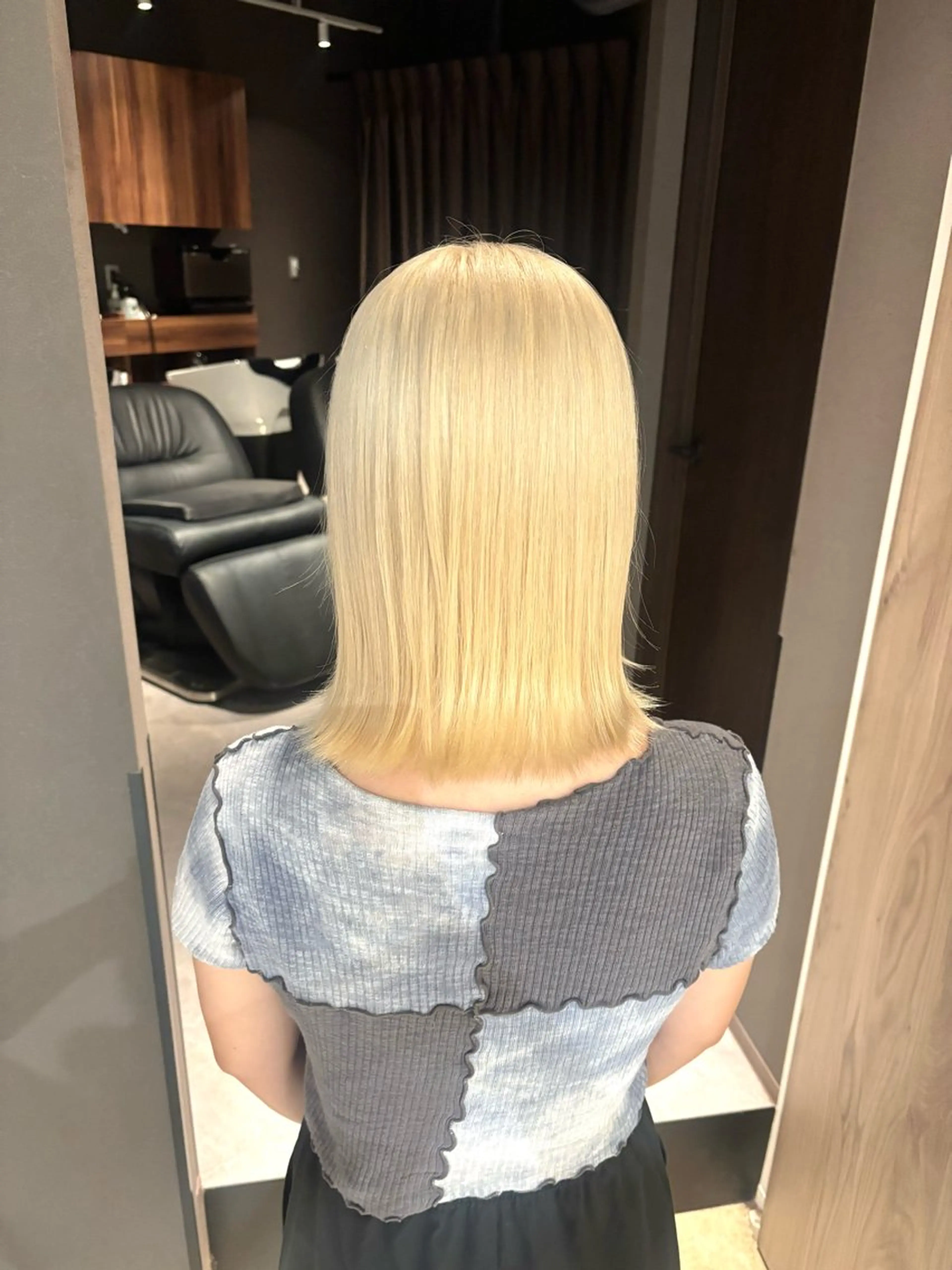 ショート カラー ブリーチ ブロンド ホワイトブロンド ヘアカラー トリートメント ヘッドスパ ヘアセット 透明感カラー・レイヤ ー🎀amika🎀のヘアスタイル