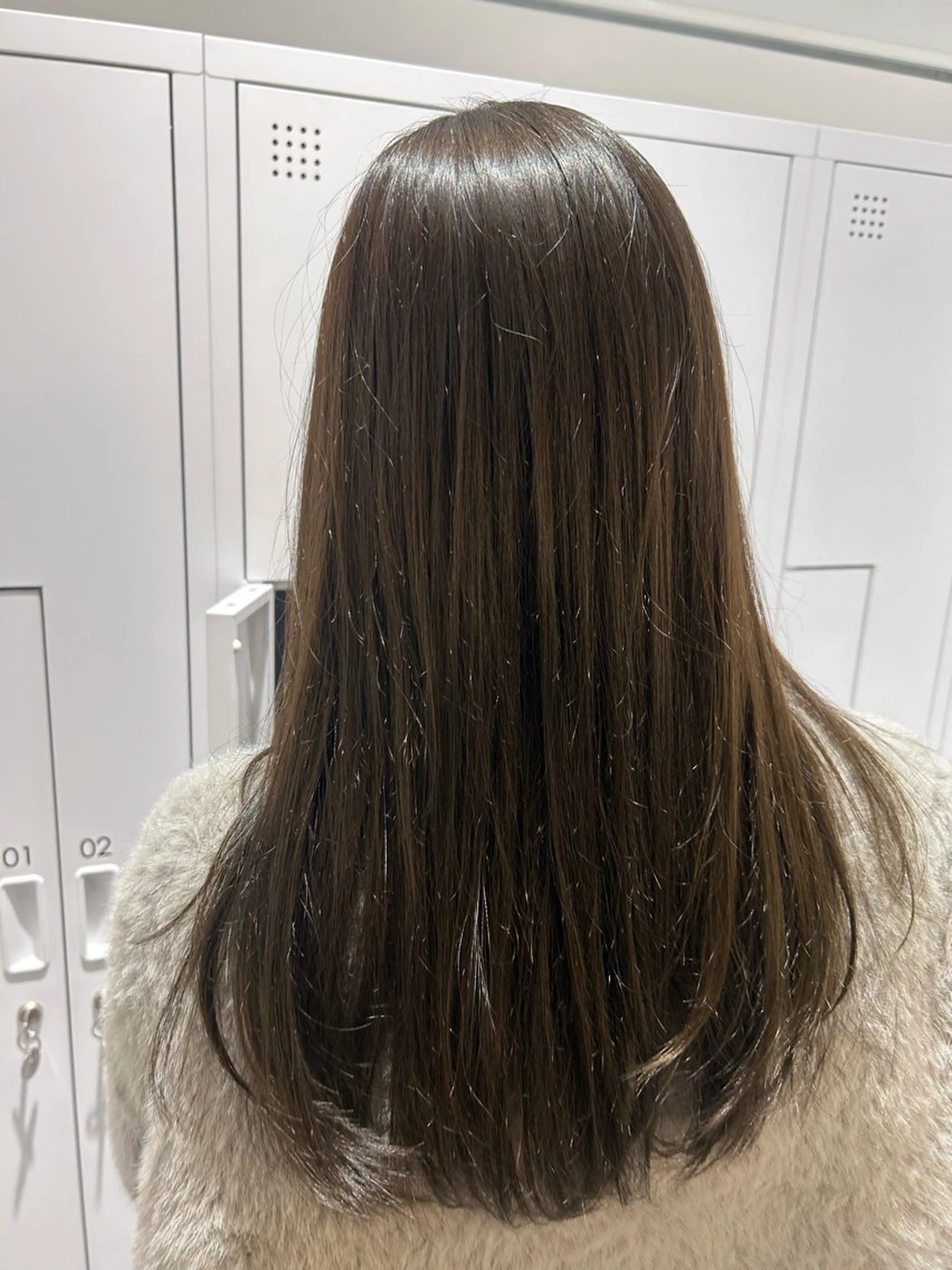 ミディアム カラー ベージュカラー オリーブベージュ カット ヘアカラー トリートメント SALOWIN 新宿三丁目me+所属・レイヤー/ボブ/ パーマ/HARUKAのヘアスタイル