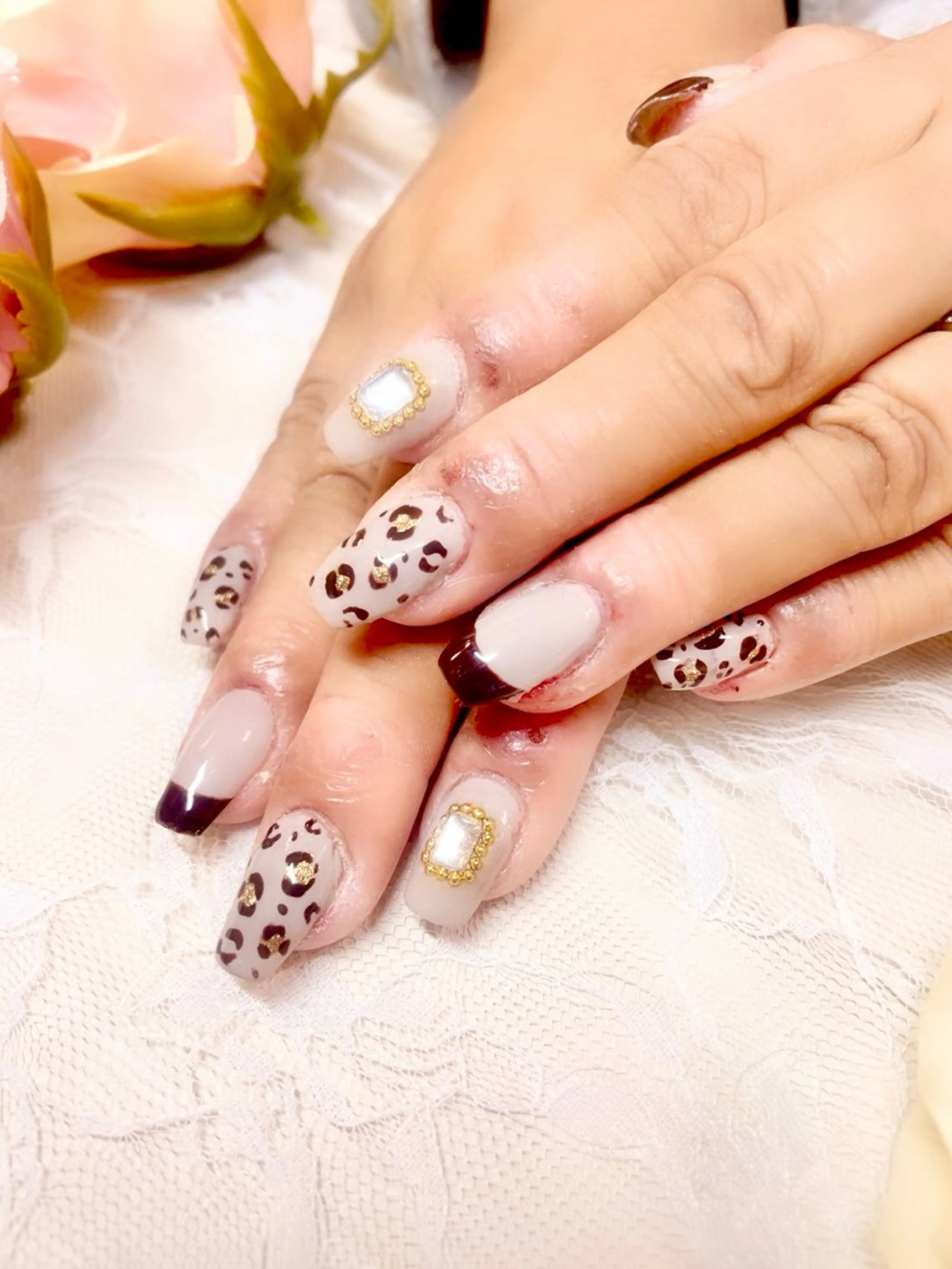 ネイル アニマル柄 ブラウン ゴールド ラメ(グリッター) A.free✧*｡ アレルギー対応✧*｡のネイルデザイン