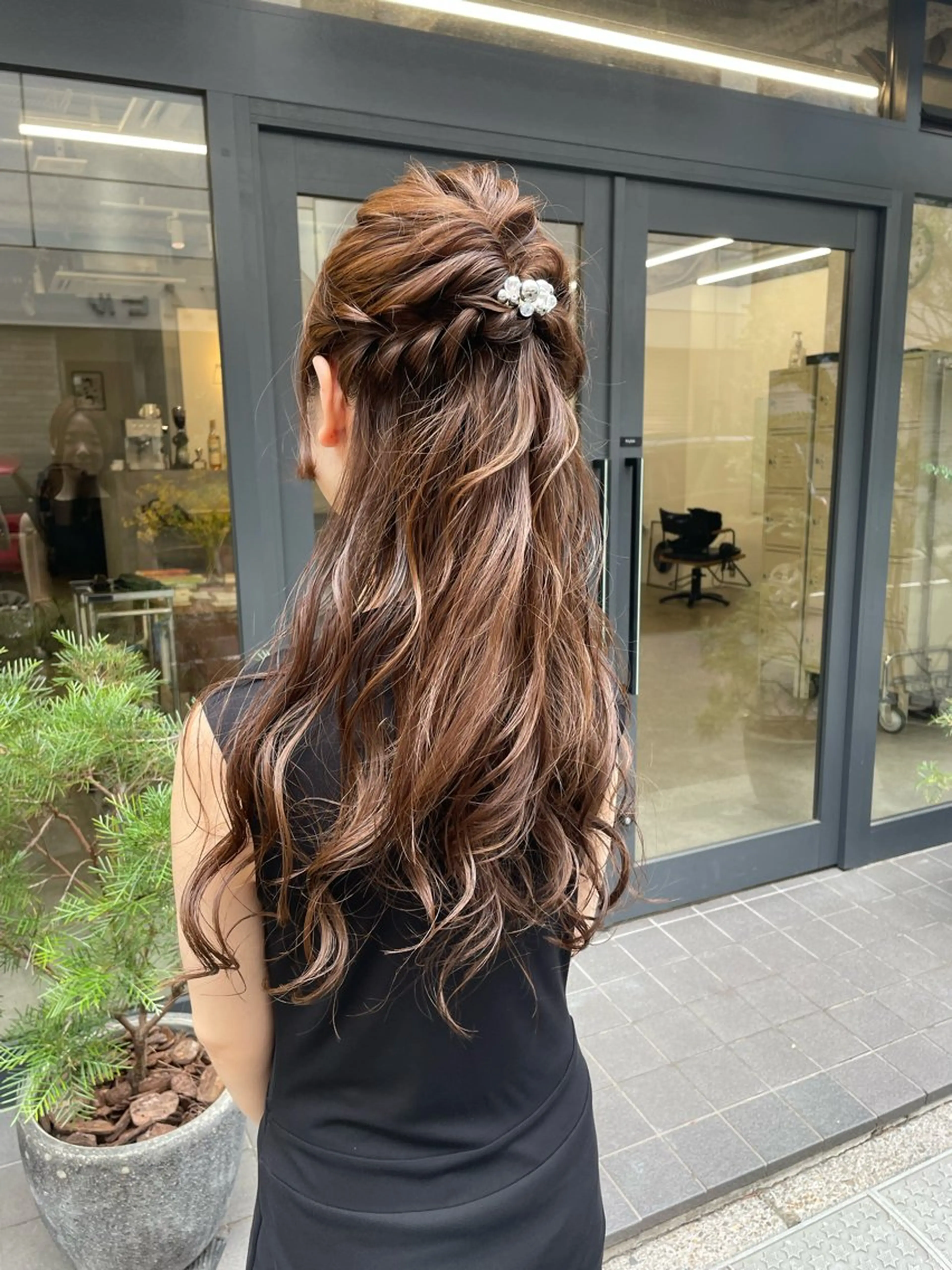 ロング ヘアアレンジ ハーフアップ パーマ、ボブ、透明感 カラー、小須田ゆあのヘアスタイル