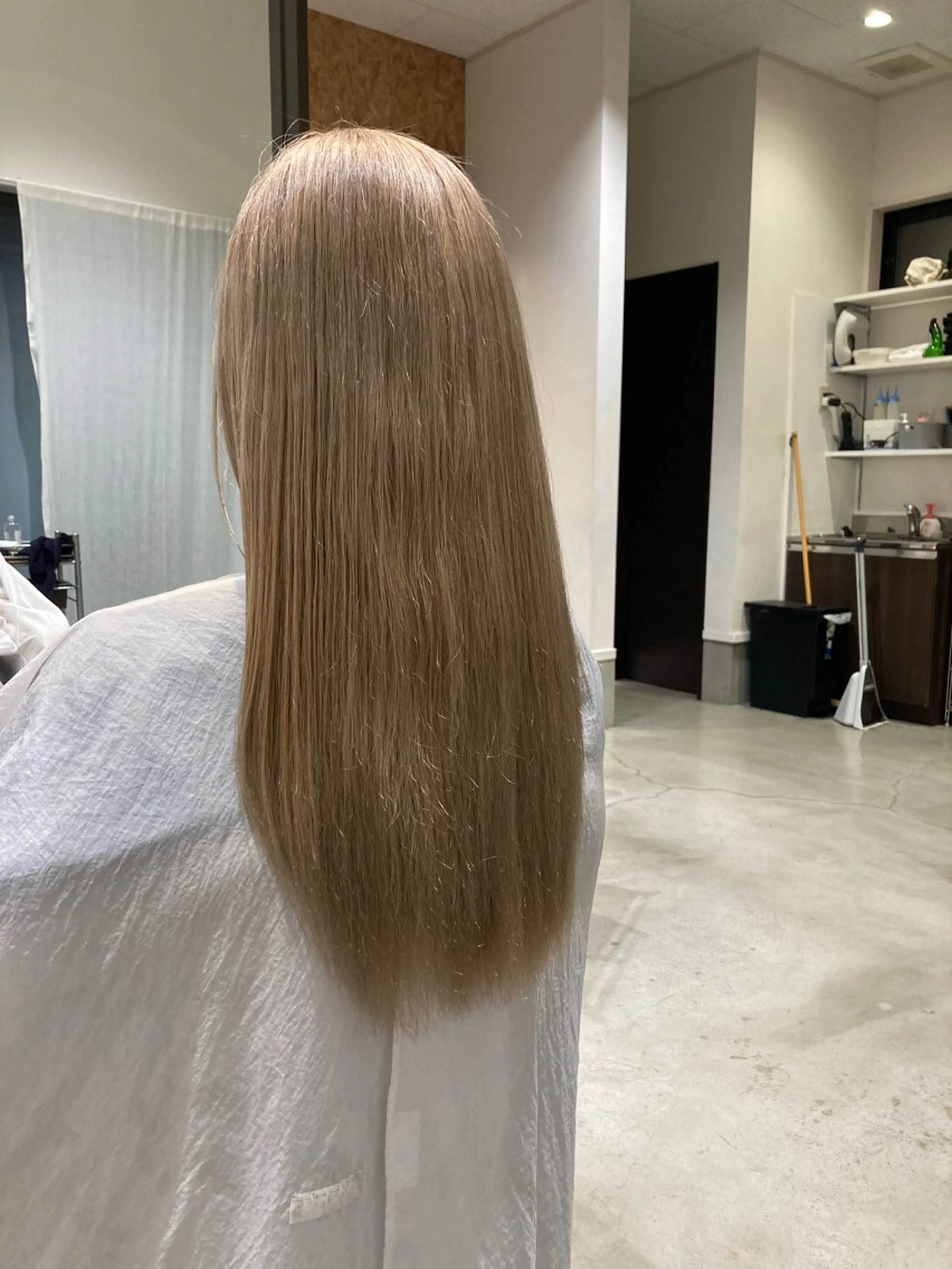 カラー ブリーチ 折本 沙織のヘアスタイル